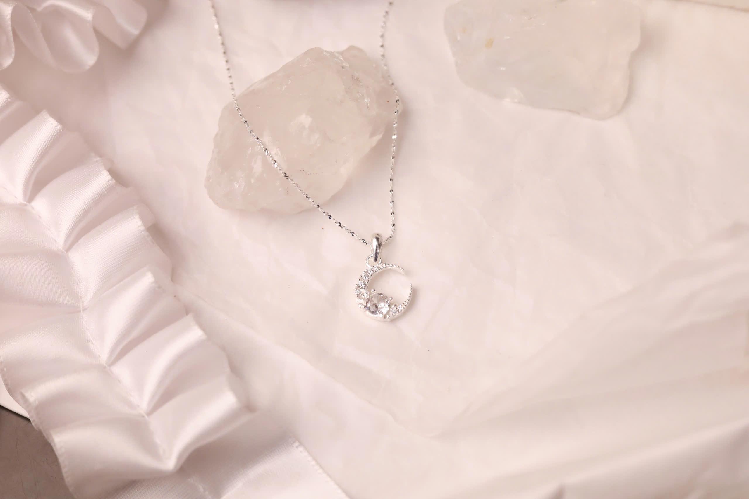 Vòng cổ bạc mặt trăng xi bạch kim dây xù mì_thumbnail_1