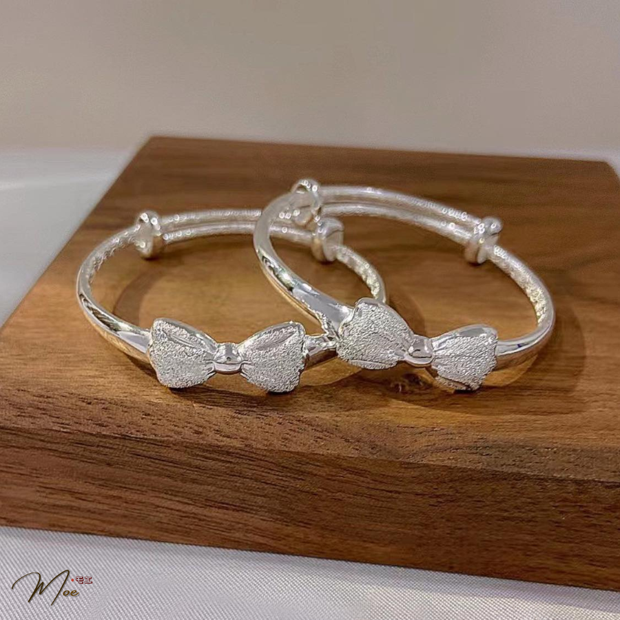 B41 - Vòng tay cứng nơ điệu đà