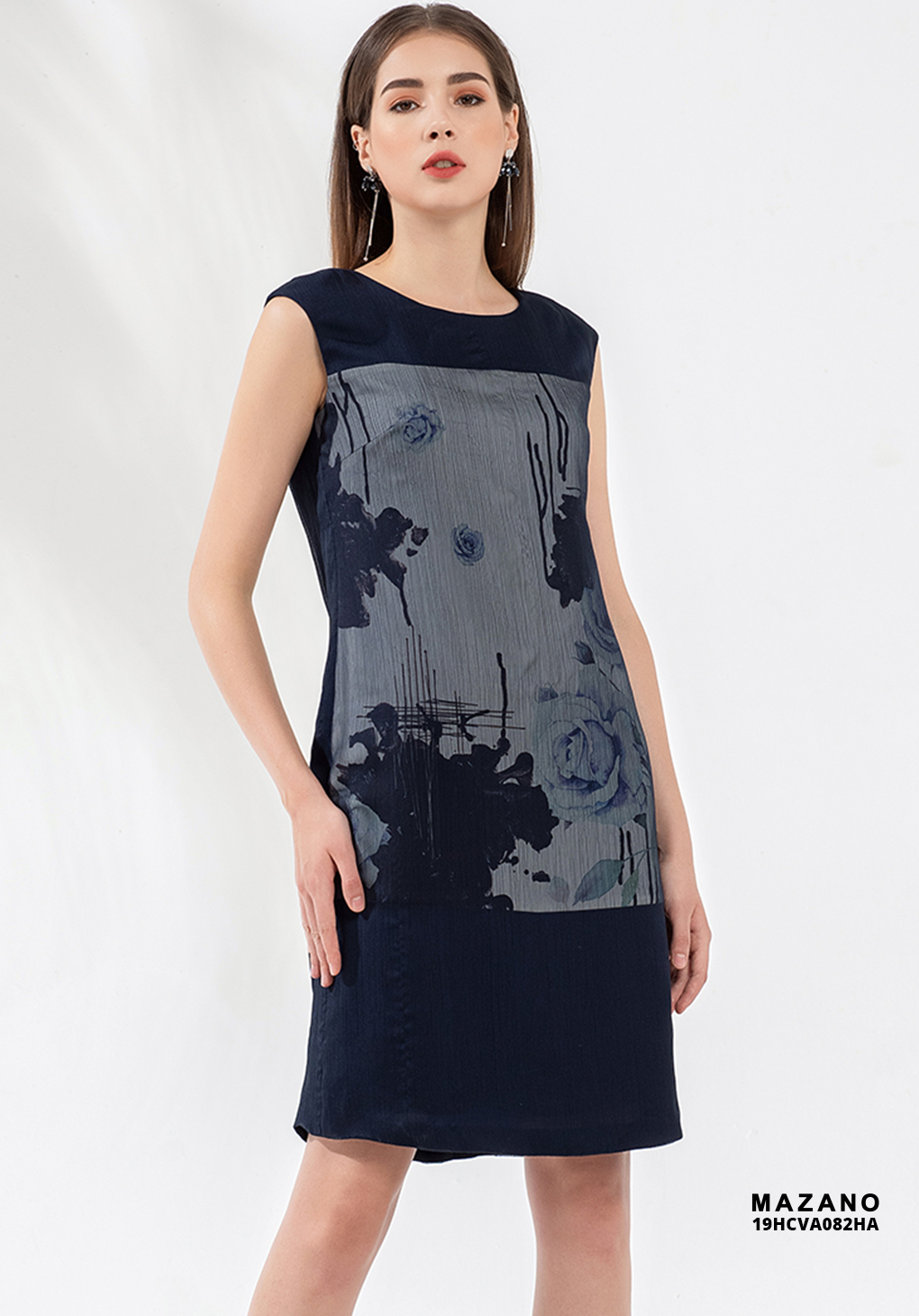 Đầm xanh than phủ can họa tiết thân trong