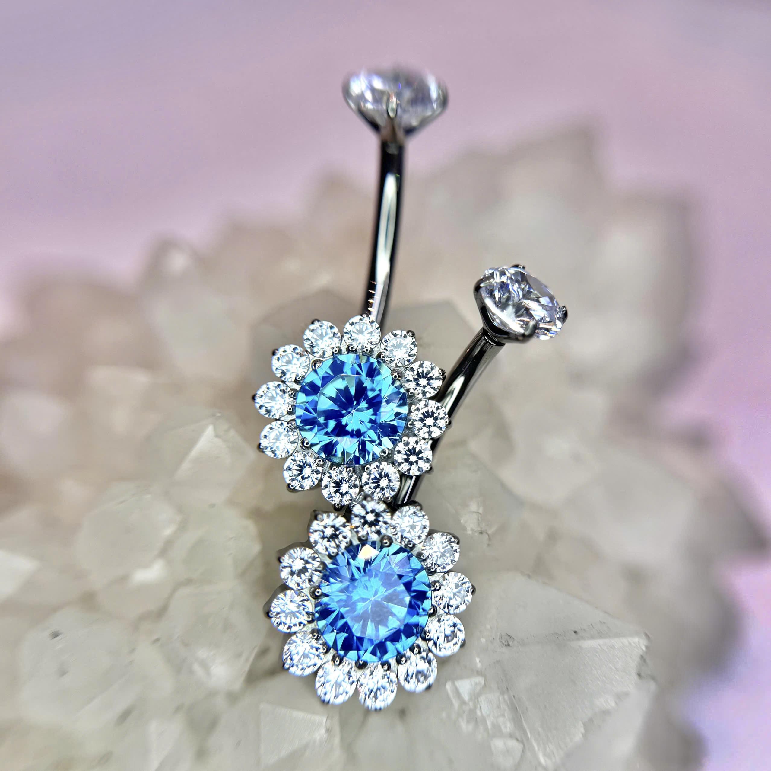 Rốn titan đá xanh viền kim cương