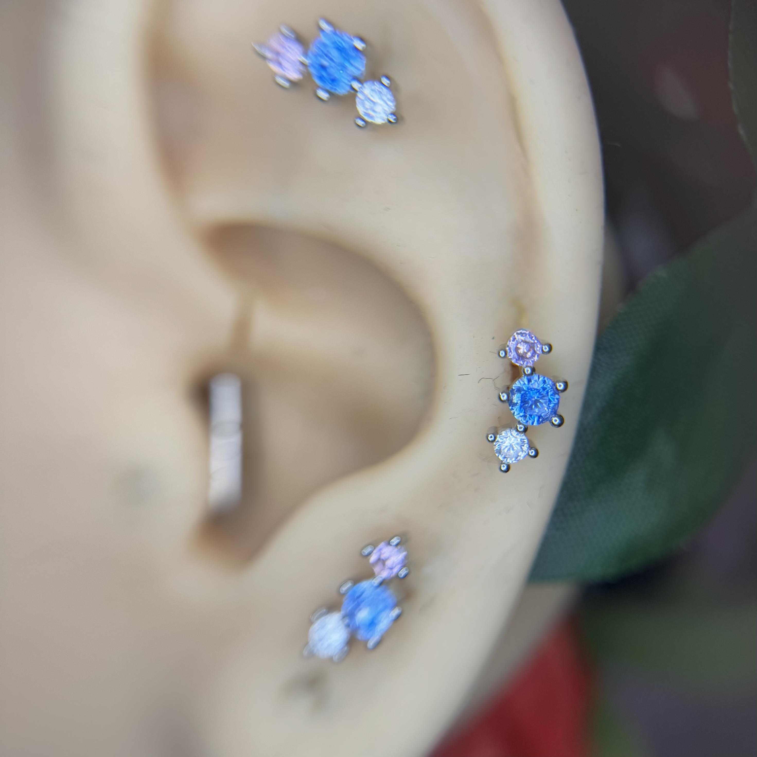 Khuyên kiểu 3 đá xanh hồng dẹt_thumbnail_3