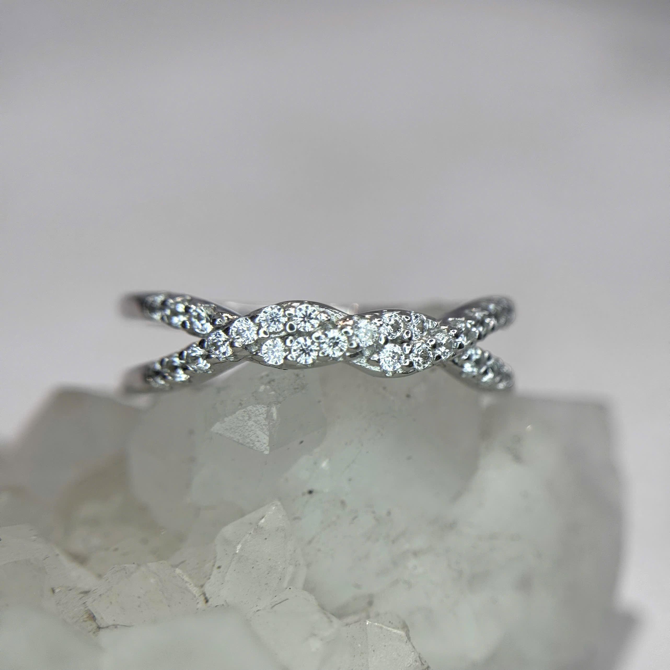 Nhẫn bạc xoắn kim cương size 7._thumbnail_3