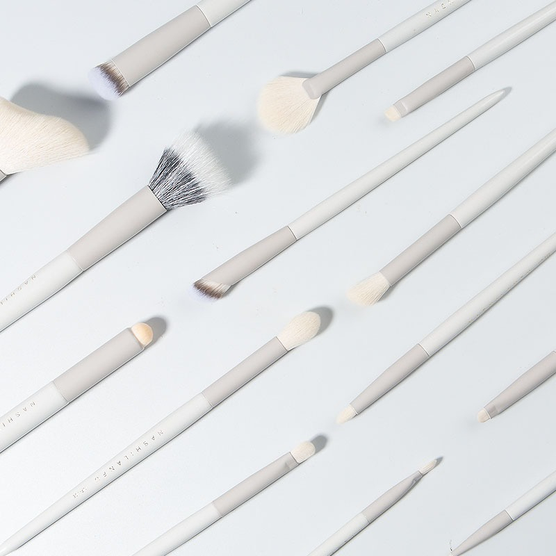 [NASHILANFU] Cọ lẻ trang điểm Nashilanfu trắng kèm túi bảo vệ cọ silicon