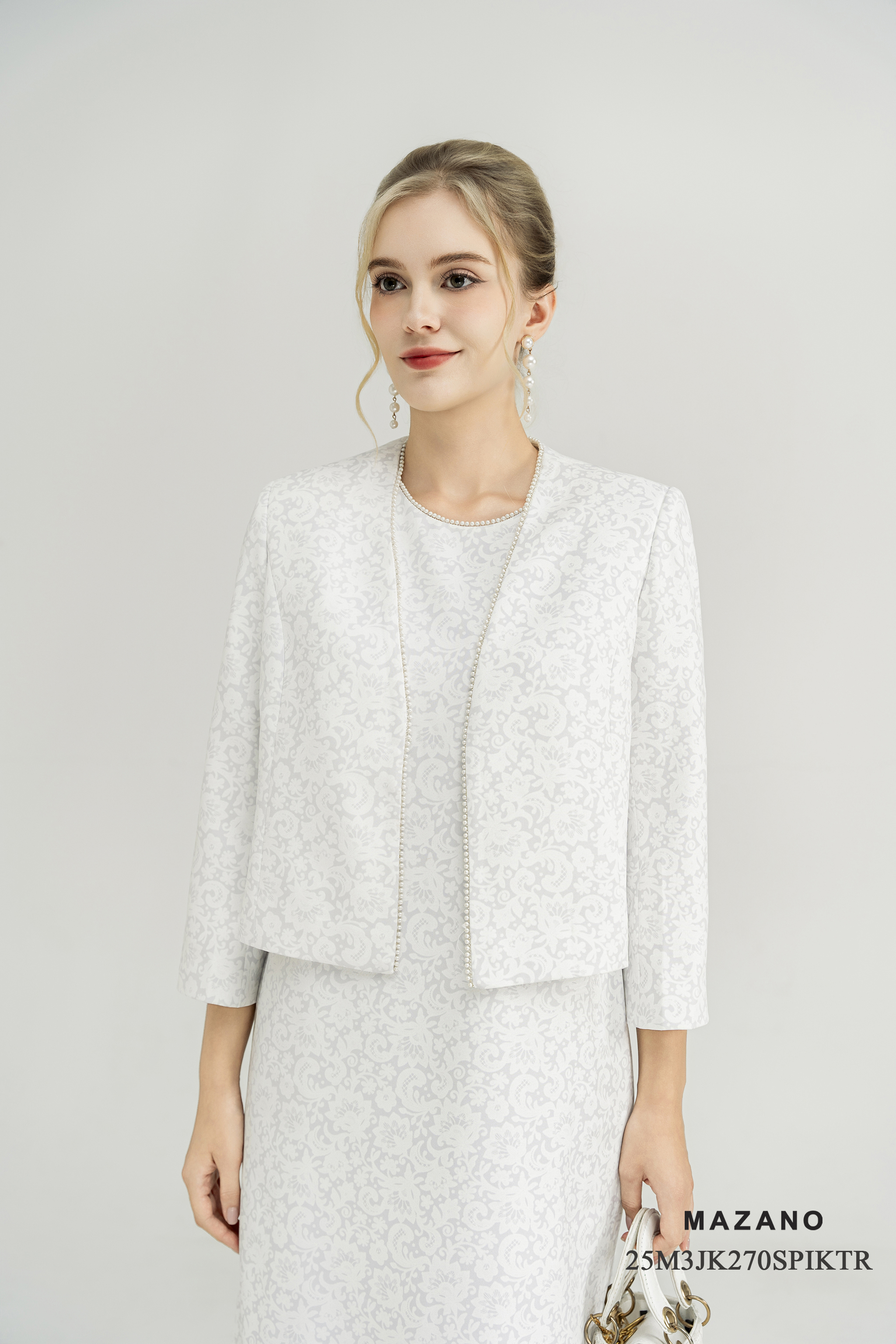 Áo khoác ngắn Suông Vải thô chun Họa tiết ren in chìm Cổ viền ngọc trai Cài áo sang trọng Tay lỡ Dài dưới eo