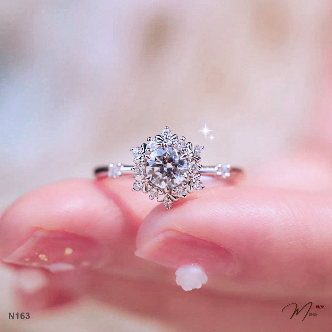 N163 - Nhẫn cầu hôn pha lê tuyết sang trọng_thumbnail_3