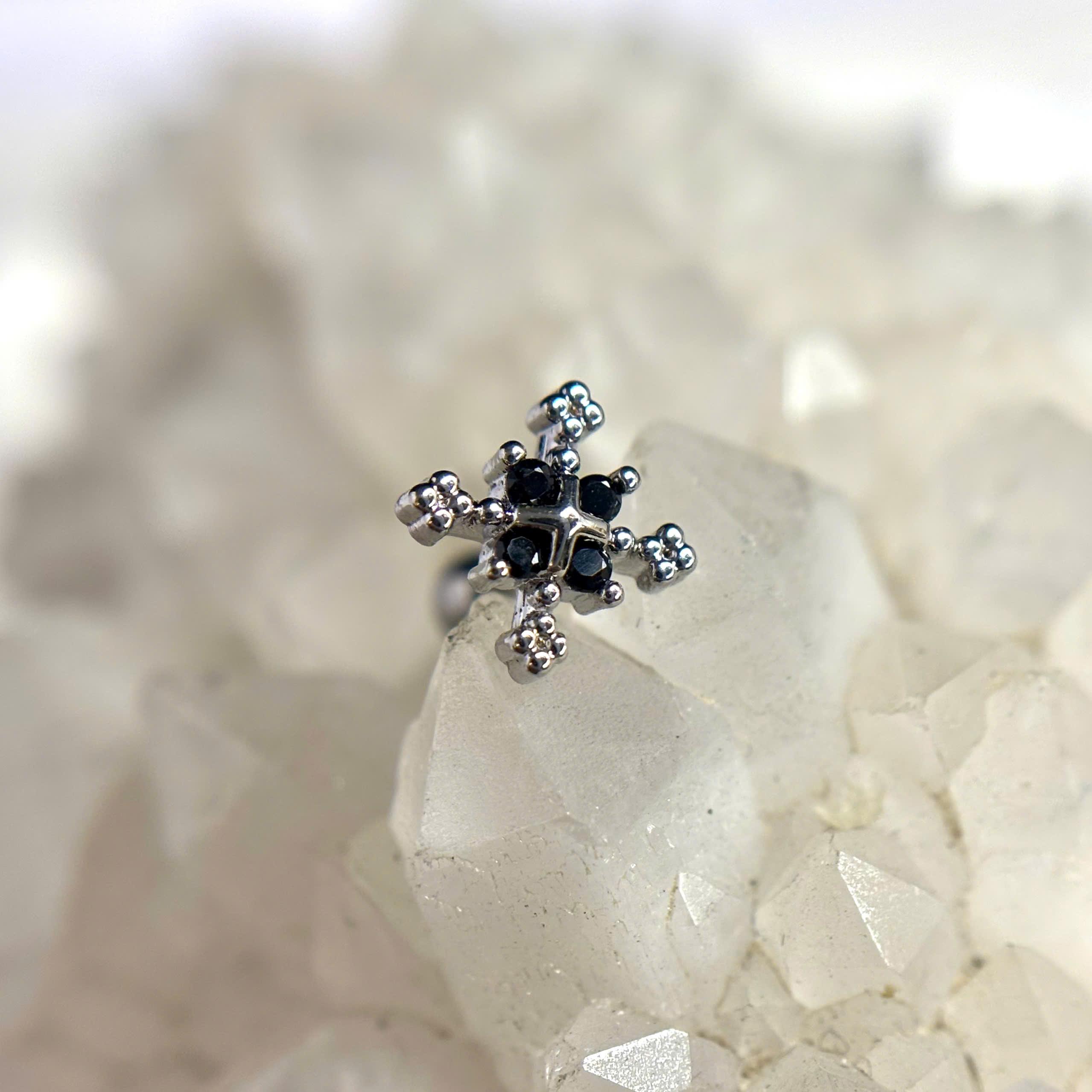 Khuyên kiểu bông tuyết xen kẽ đá đen bi_thumbnail_2