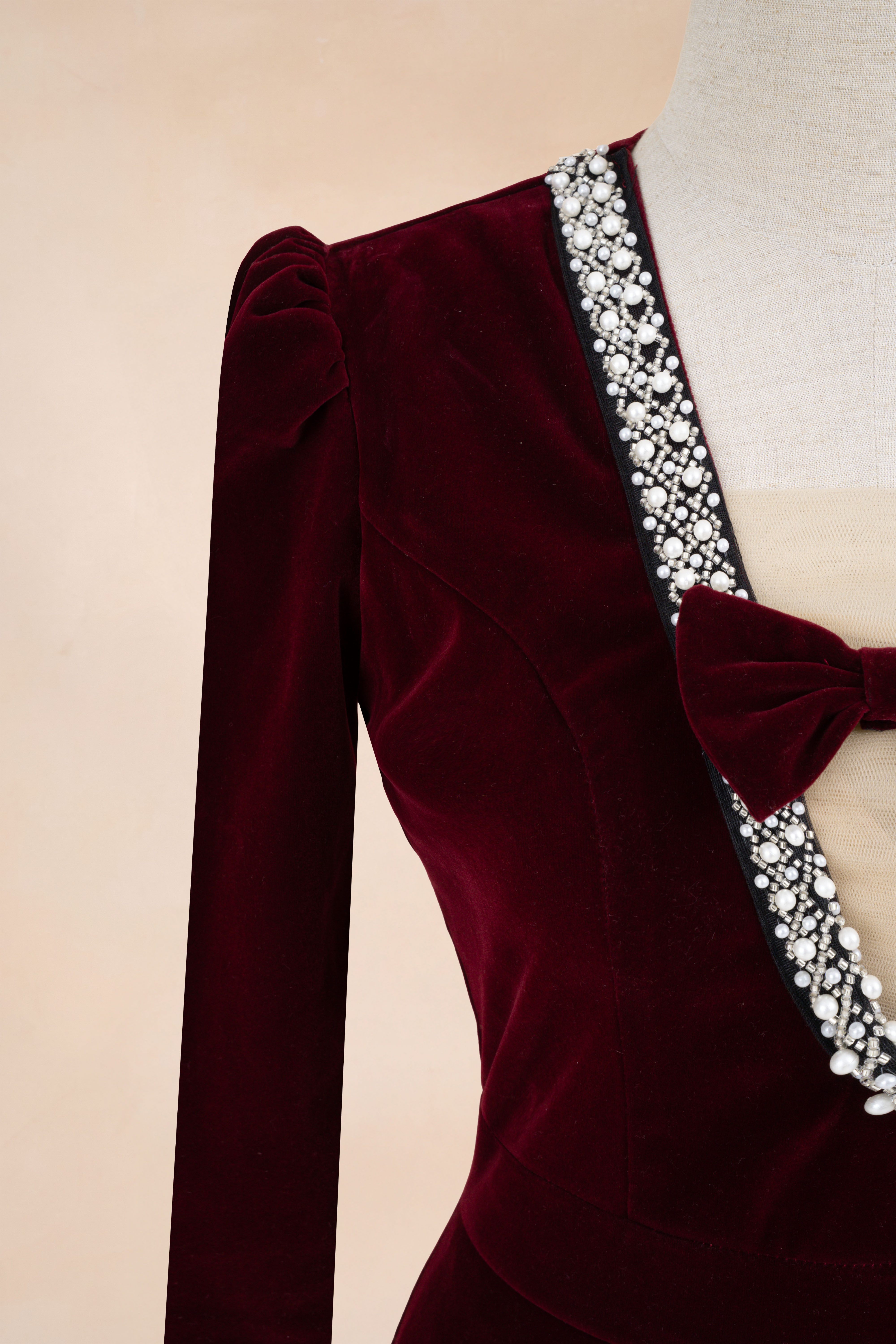 Đầm Bút Chì Nhung Cổ V Có Nơ_thumbnail_3