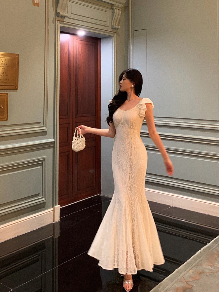 Dạ hội ren trắng quyến rũ