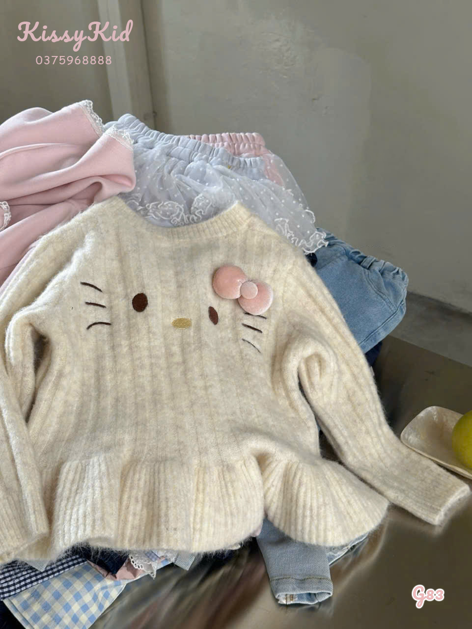 (G83) Áo len màu kem thêu Kitty Hãng Ucee Heyduck_thumbnail_0