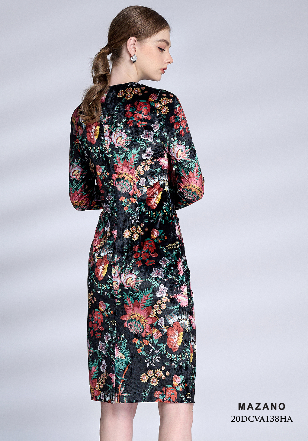 Đầm nhung đen xoắn eo dài tay xếp ly vai_thumbnail_4