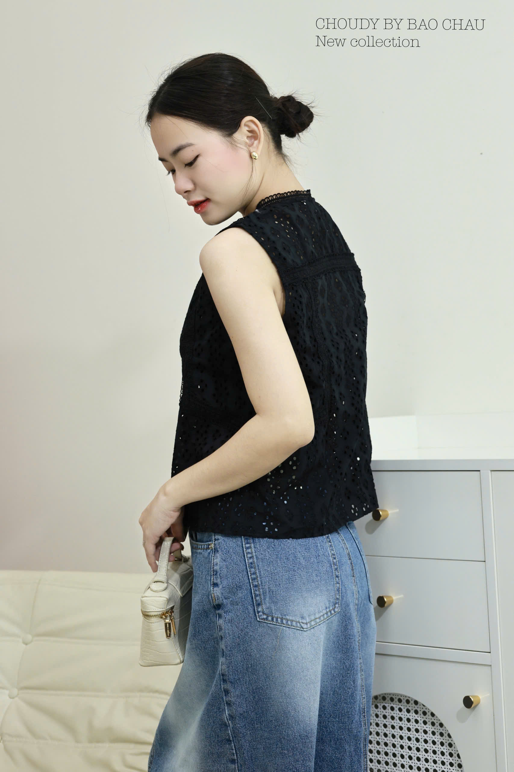 U484 ÁO ĐỤC LỖ 2 MÀU_thumbnail_5