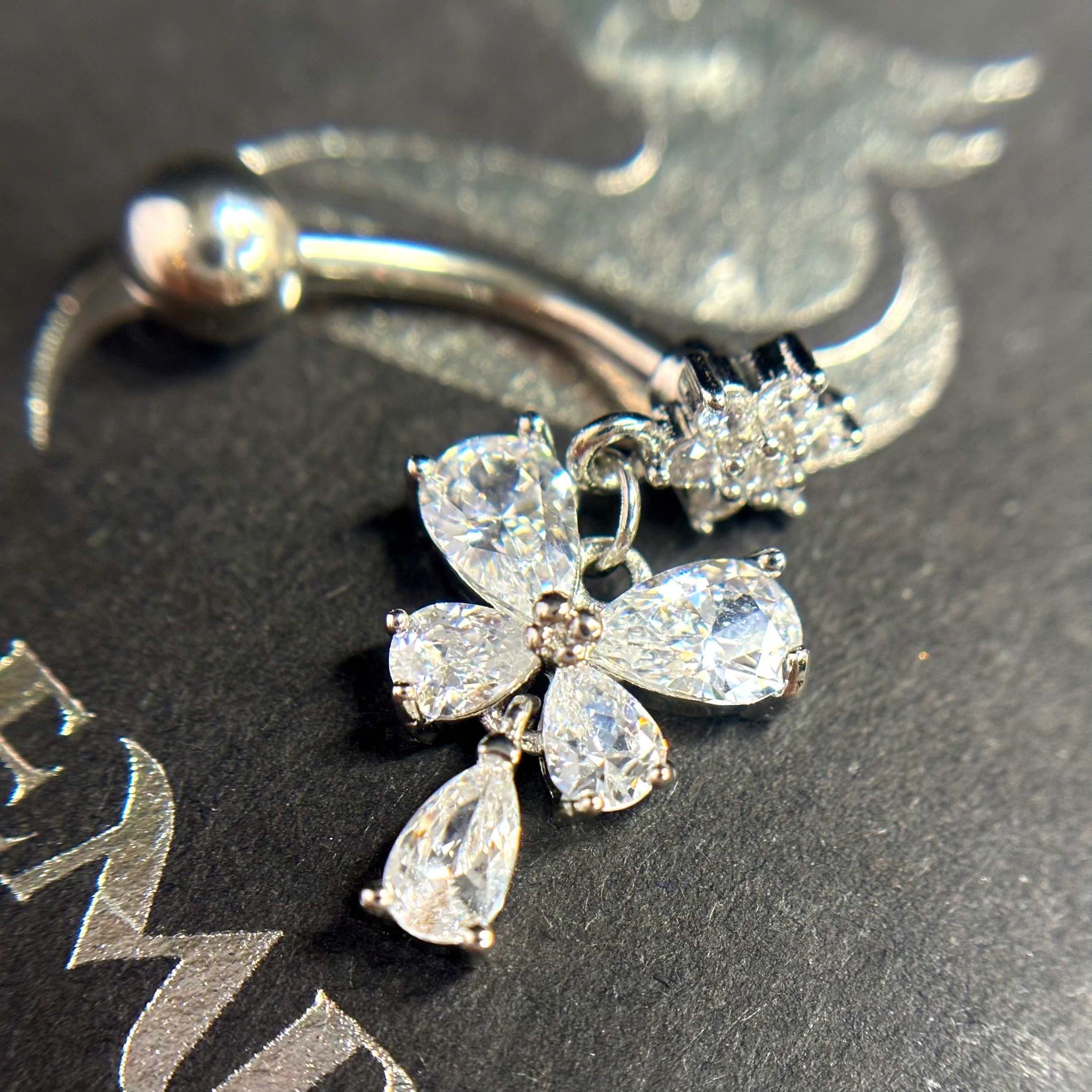 Rốn ngược hoa rơi bướm_thumbnail_3