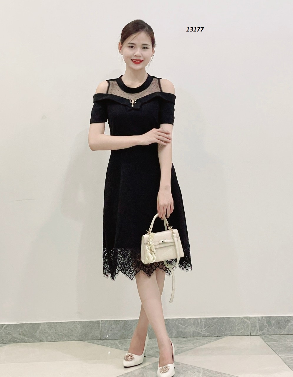13177-Đầm xòe khoét vai cổ cách điệu vạt váy phối ren_thumbnail_6