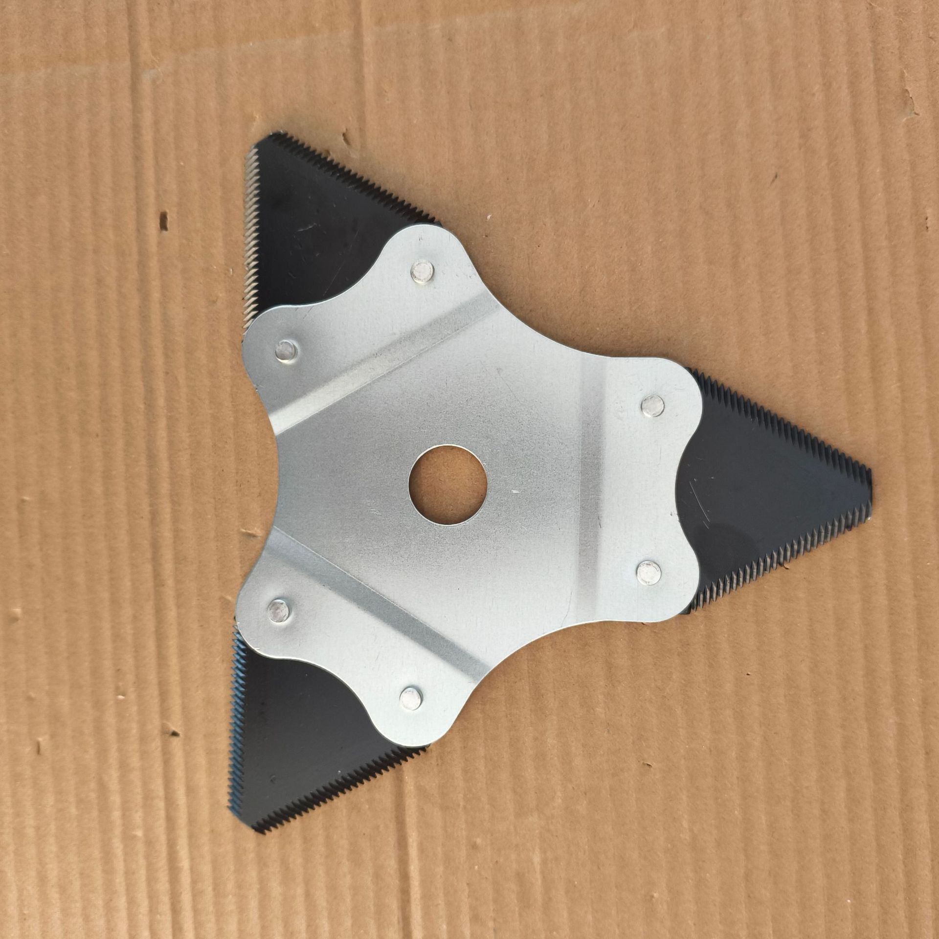 LƯỠI CẮT CỎ 3 CÁNH SIÊU BÉN CÓ RĂNG CƯA_thumbnail_2