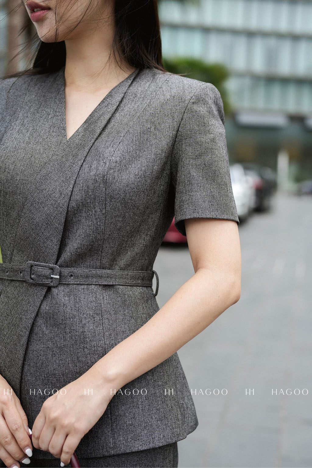 Áo ký giả tay cộc vạt cổ dài