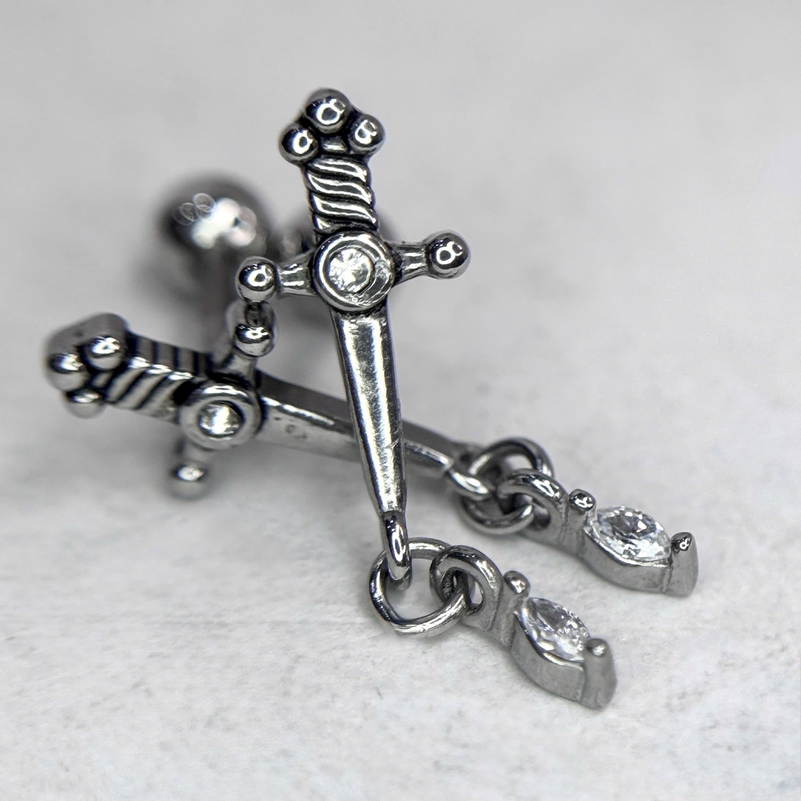 Khuyên kiểu kiếm đá rơi