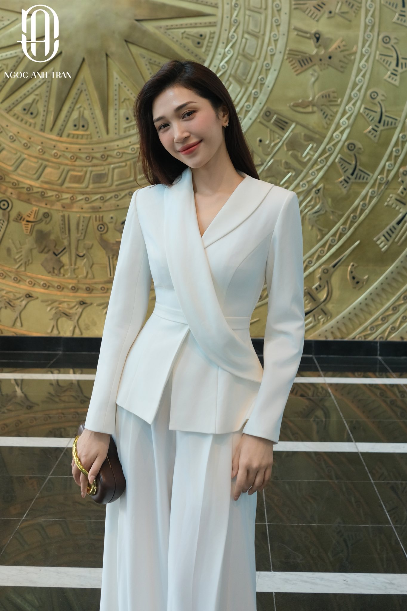 V057 - Áo vest khăn trắng khoá lưng