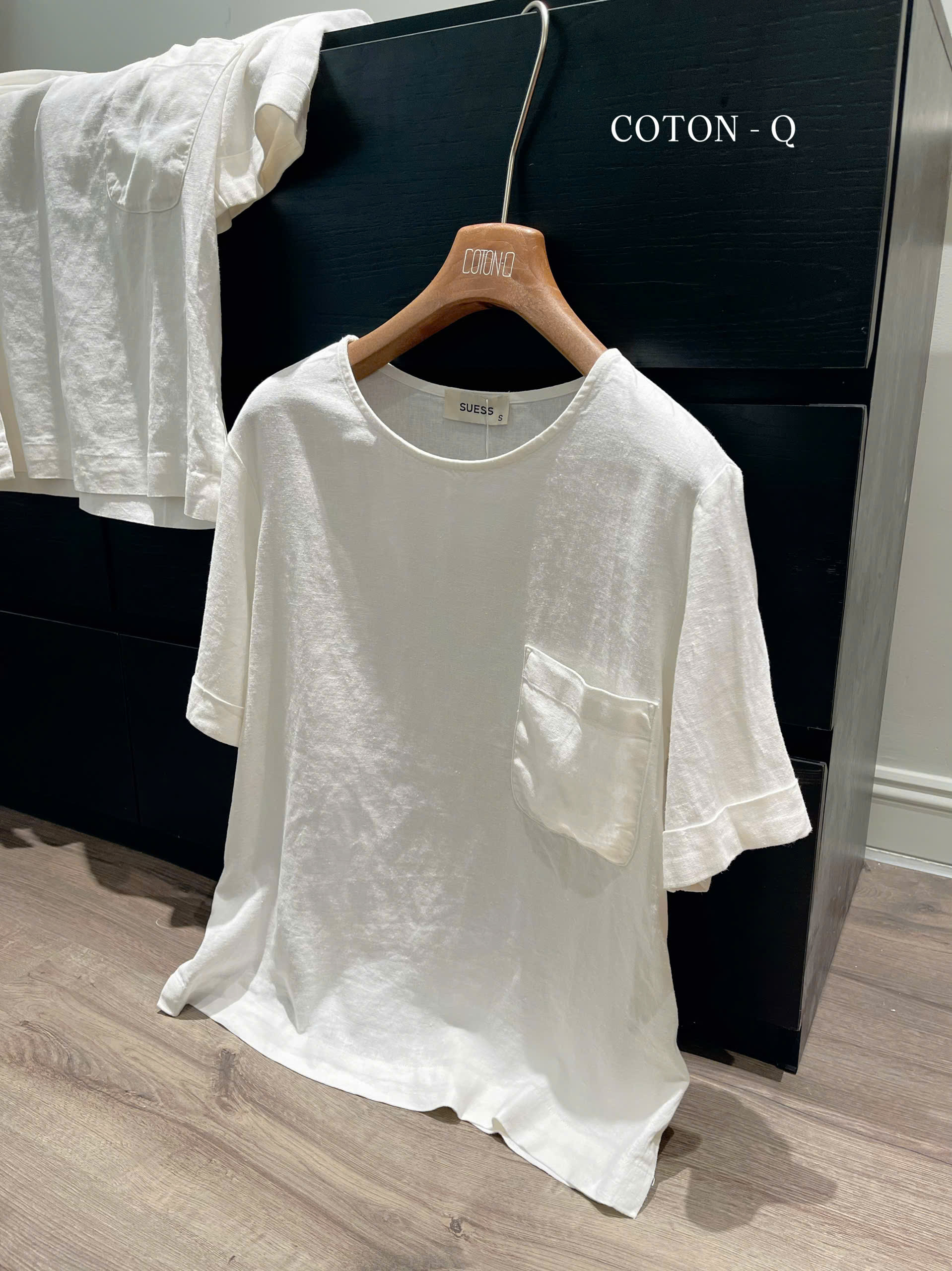 Áo thun tay ngắn Coton Q linen phối túi_thumbnail_14