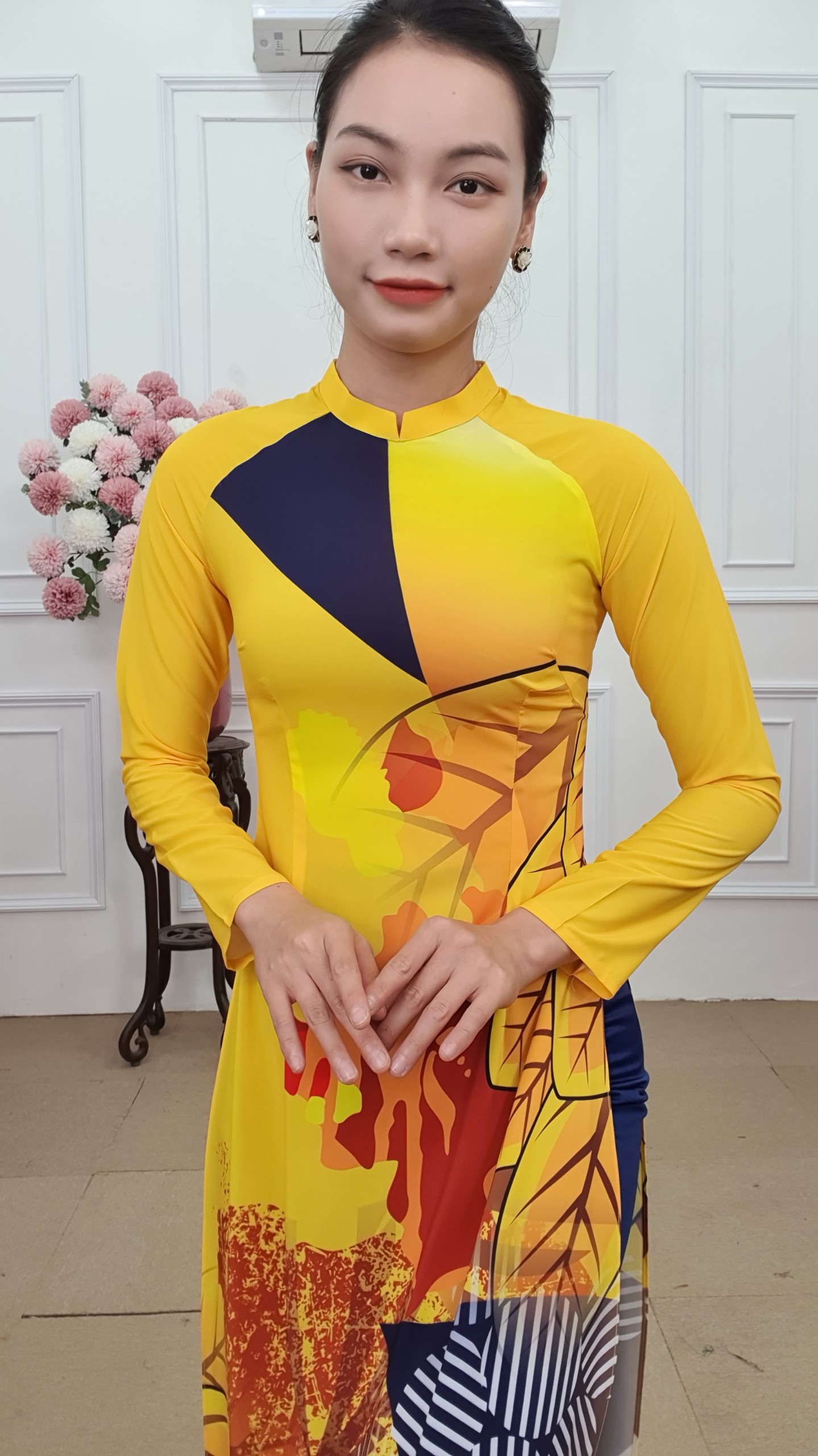 A2038 áo dài lụa nhật cổ 2p tay lỡ vàng tươi  pha xanh than lập thể