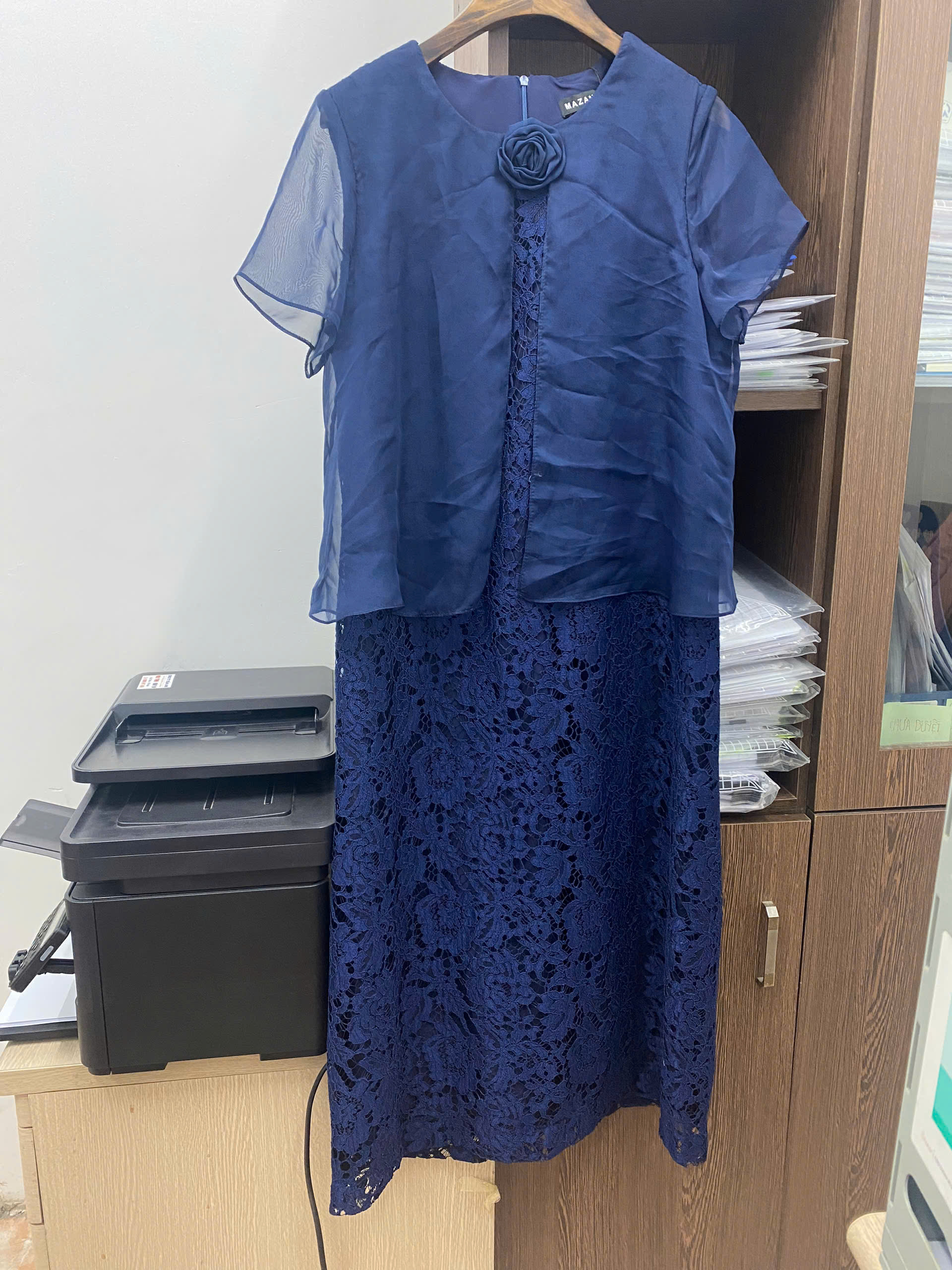 Váy đầm suông Vải ren phối voan tơ Đính hoa cuốn Cổ tròn Tay ngắn Dài qua gối_thumbnail_0