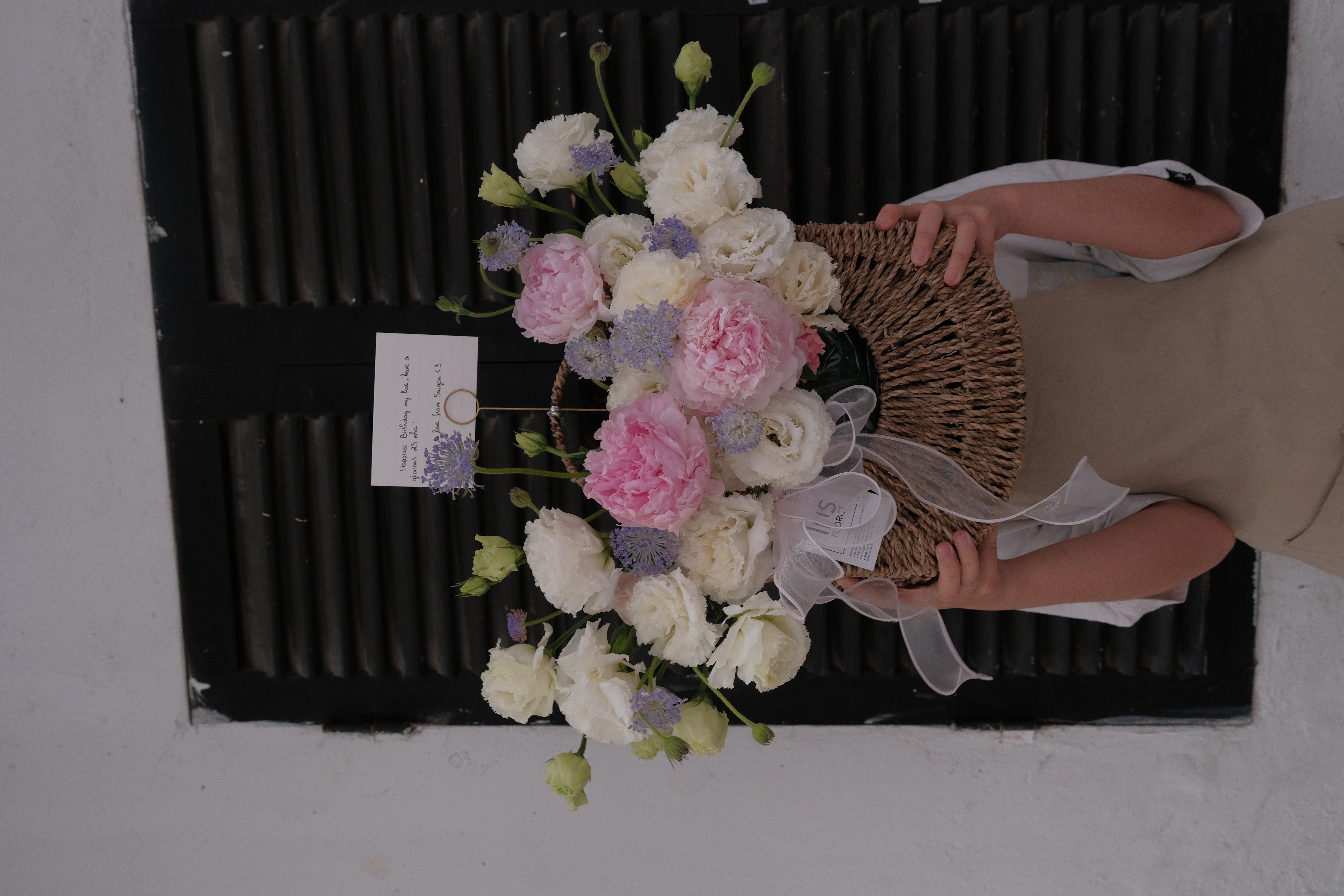 Giỏ hoa Peony bán nguyệt