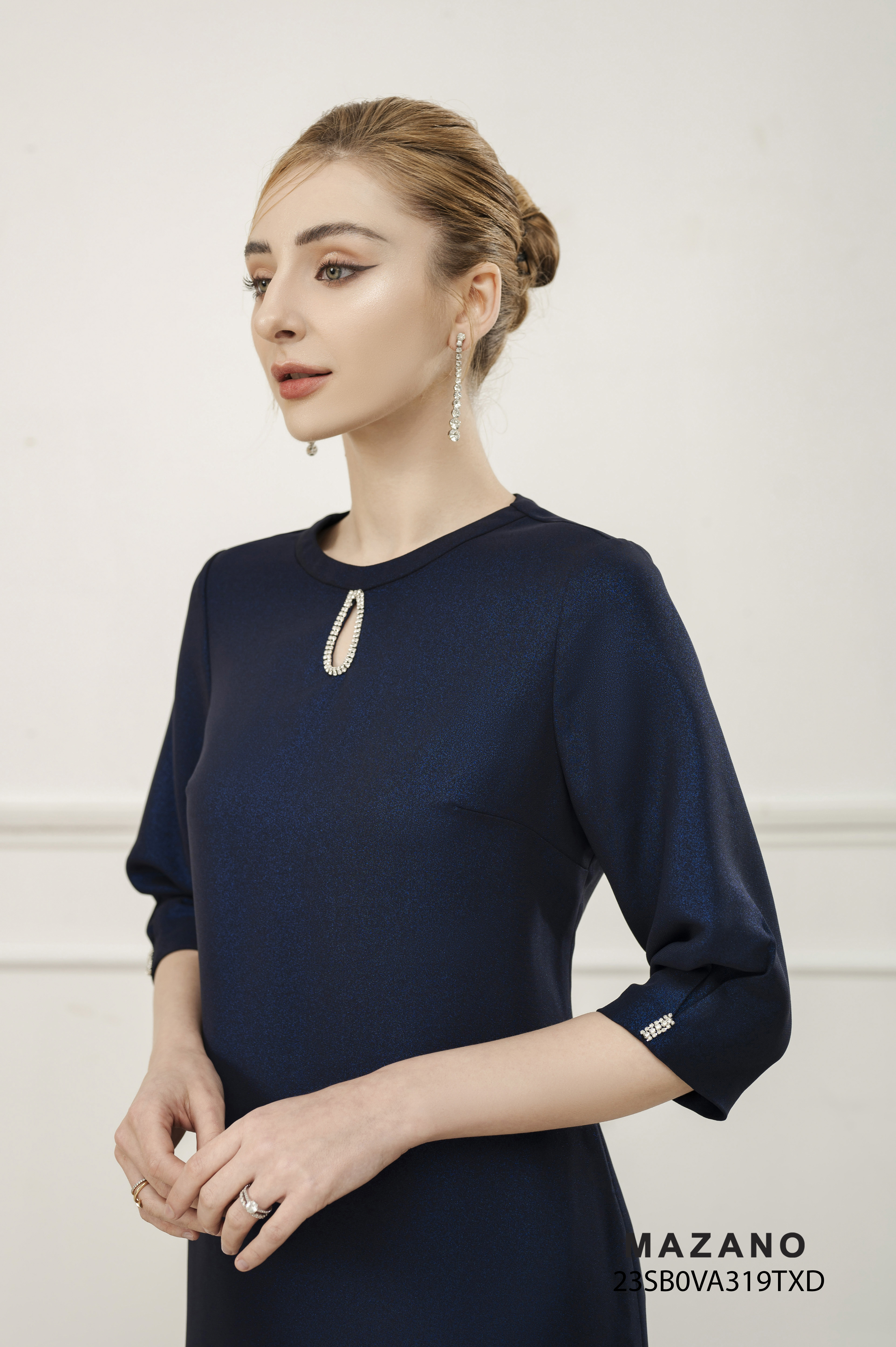 Váy Đầm suông Vải thô Đính đá Cổ tròn Tay lỡ Dài qua gối_thumbnail_3