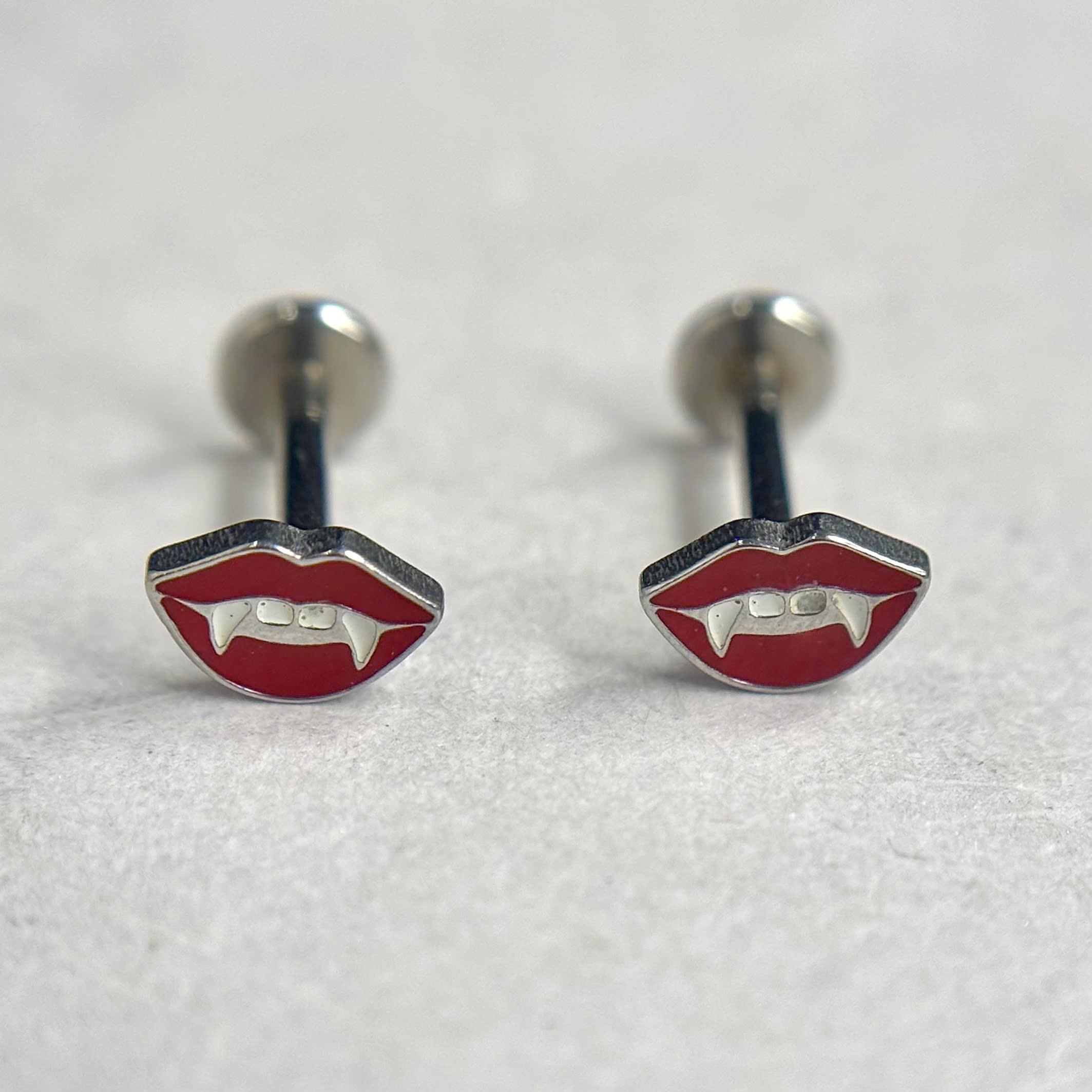 Khuyên kiểu môi đỏ dẹt