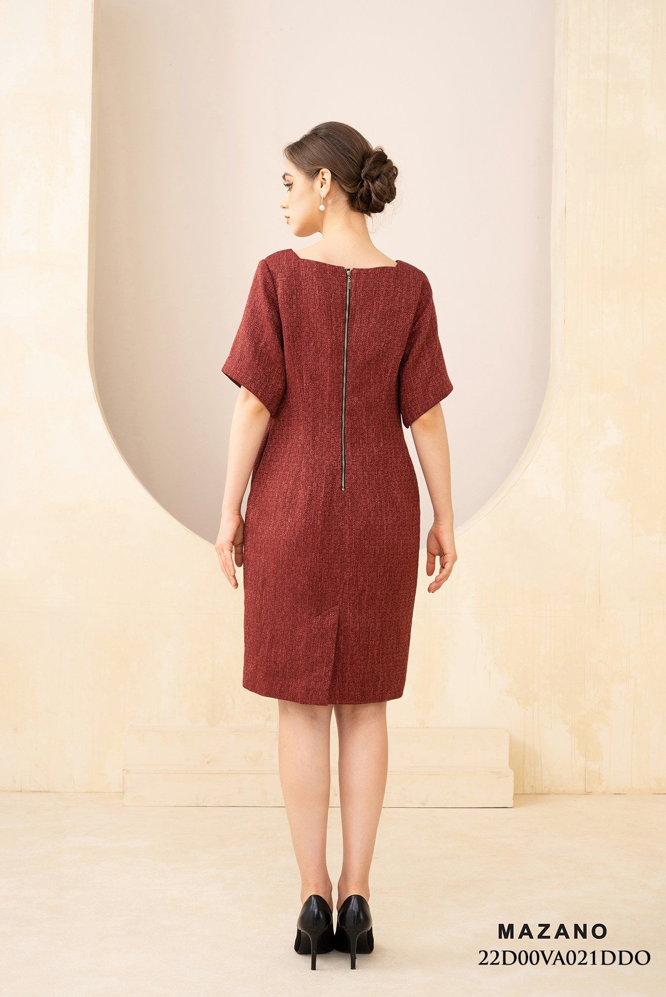 Đầm suông cổ thang đắp hoa trang trí_thumbnail_3