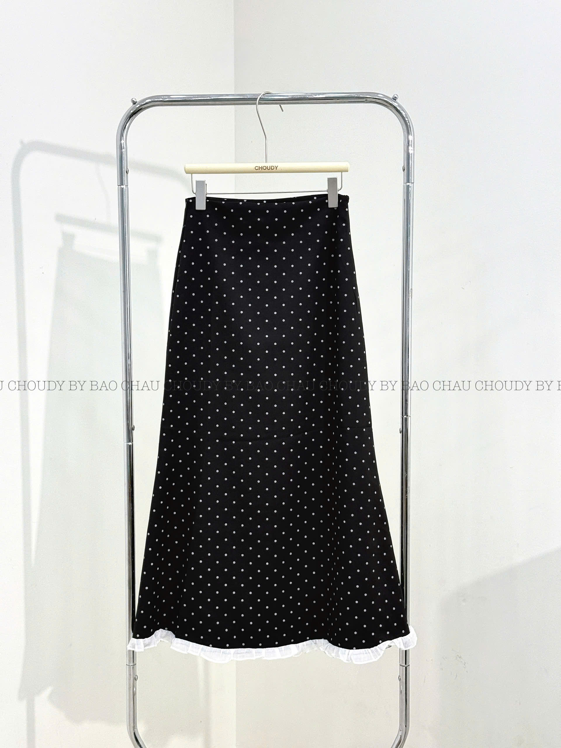 U749 CHÂN VÁY CHẤM BI ĐEN