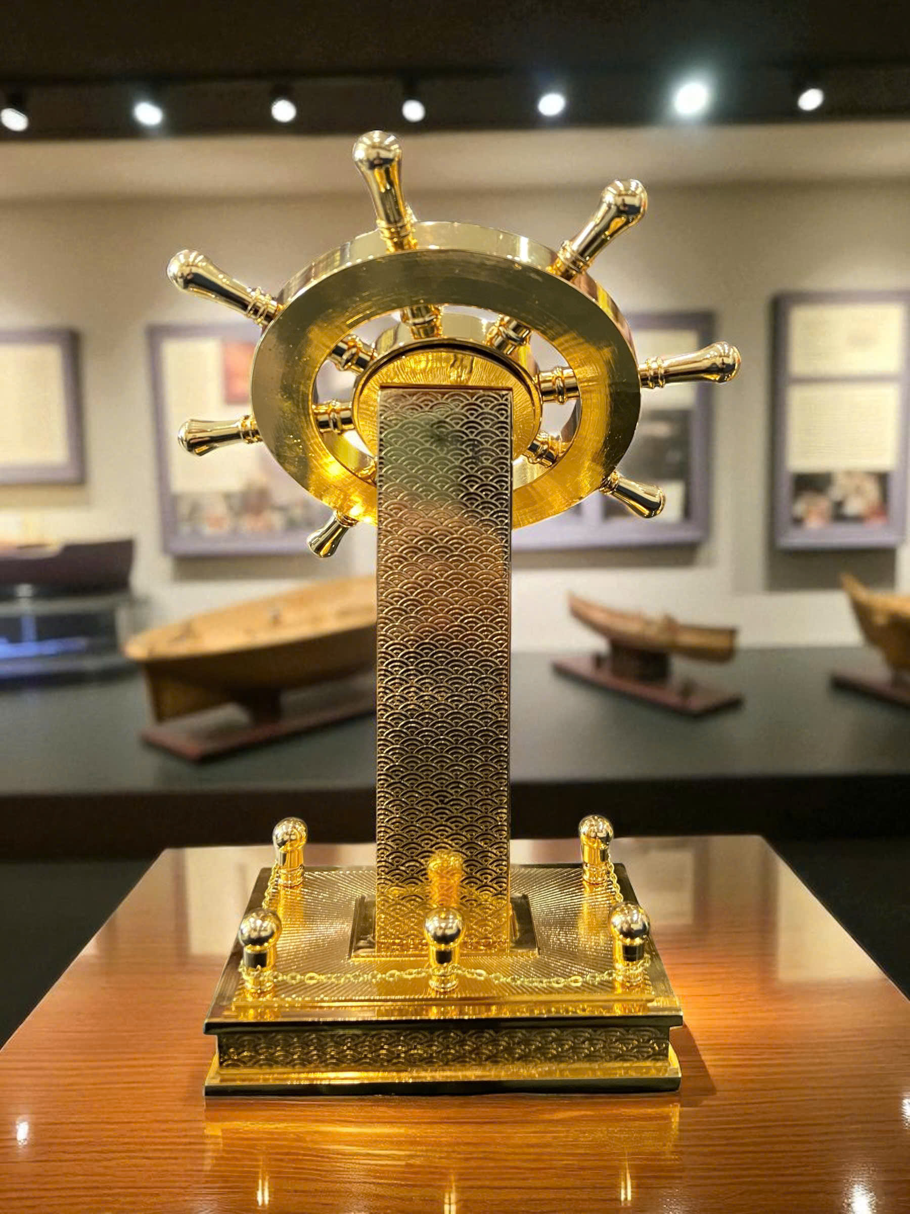 Mô hình bánh lái tàu mạ vàng 24k_thumbnail_3