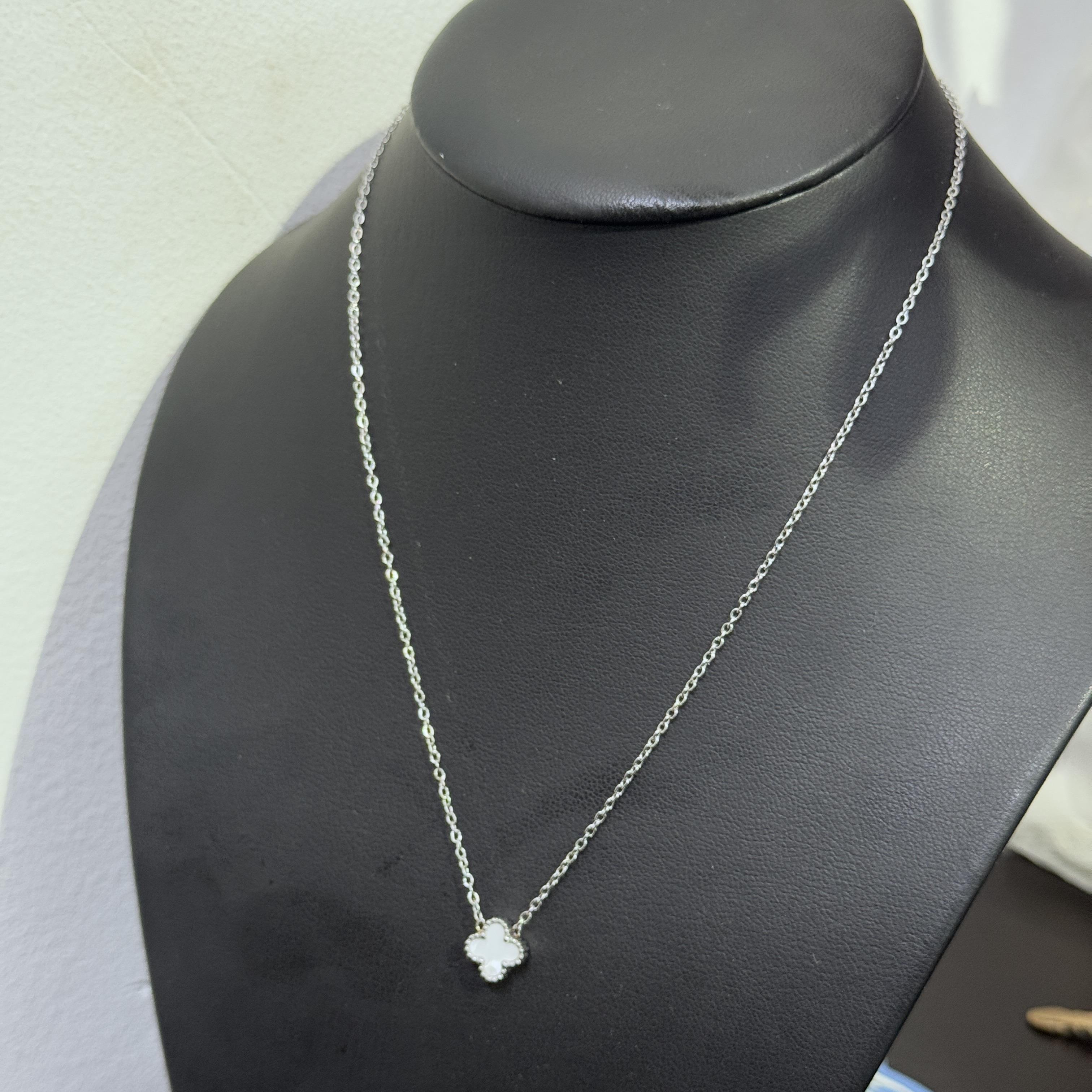 vòng cổ van cleef trắng nhỏ viền bi bạc_thumbnail_3