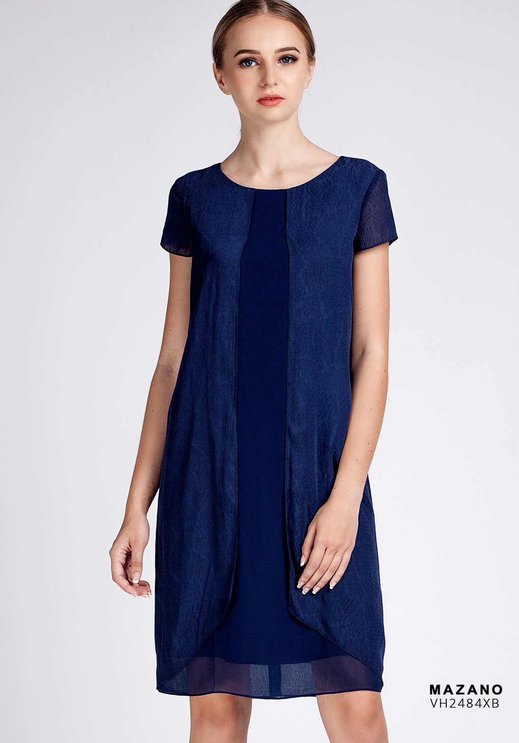 Váy xanh phủ họa tiết chìm