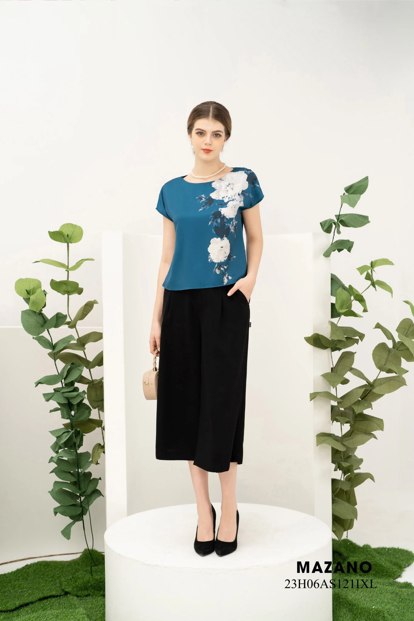 Áo Top ngắn chui đầu Suông Vải lụa mỏng Họa tiết hoa cách điệu Cổ tròn Tay ngắn Dài dưới eo 23H06AS121IXL