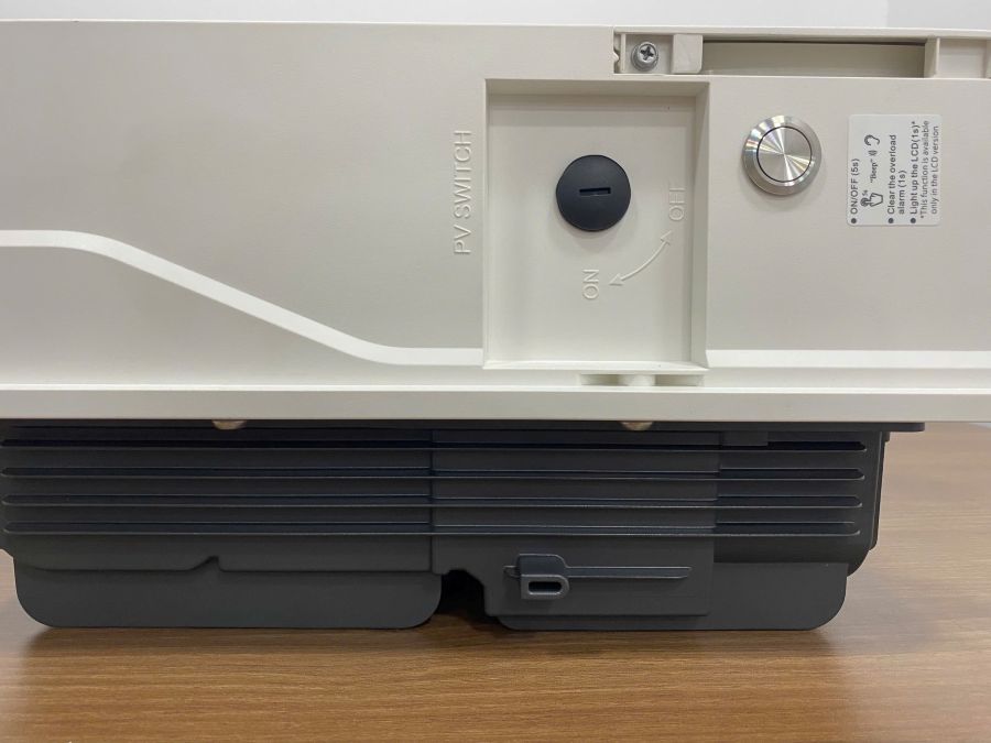 Nút nguồn và inverter hybrid Senergy 6K ECO không có cổng PV Switch