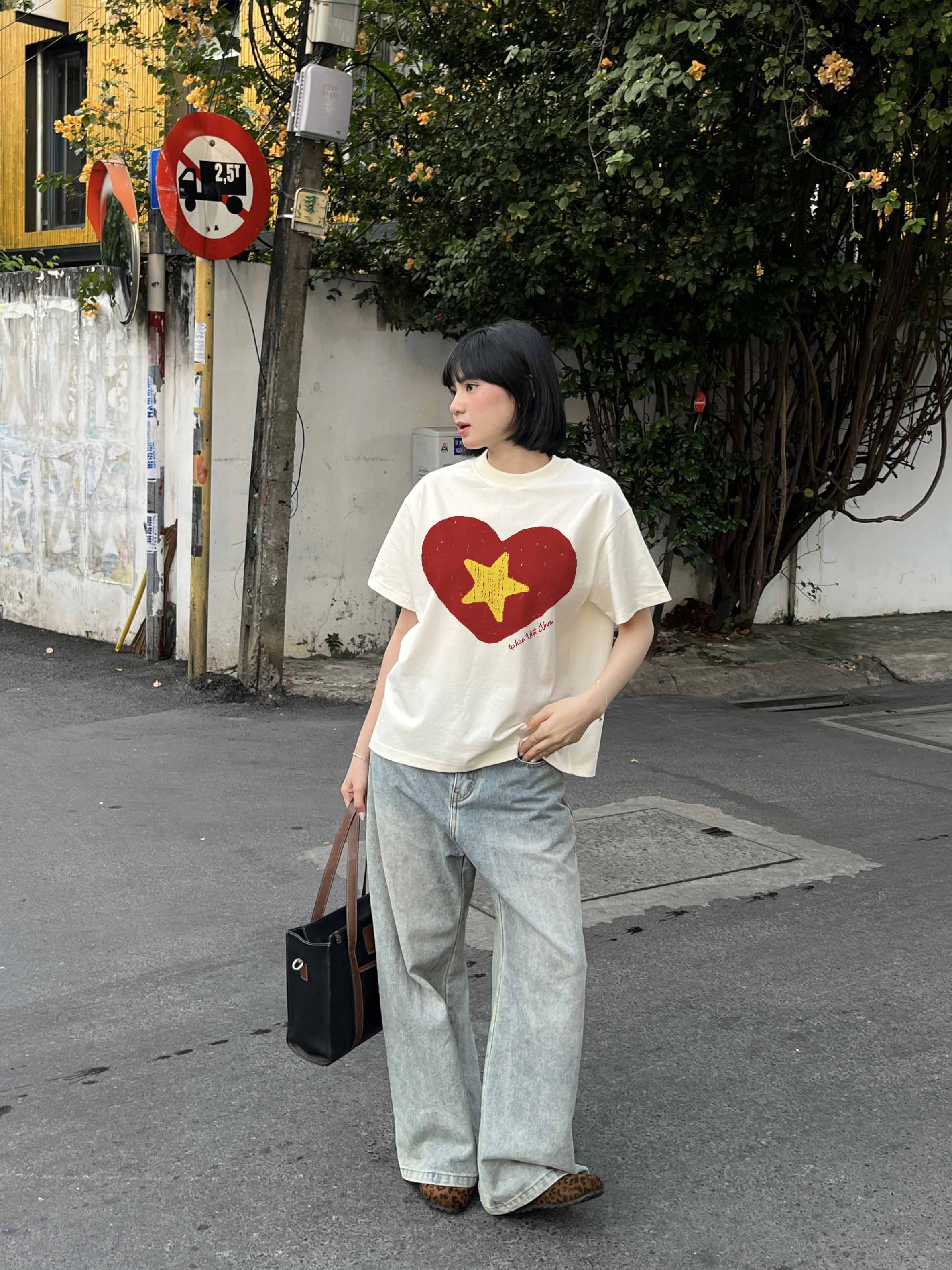 Áo thun Việt Nam hình tim form boxy AXD2447 Miucho vải 100% cotton co giãn thoáng mát cổ tròn in mix_thumbnail_6