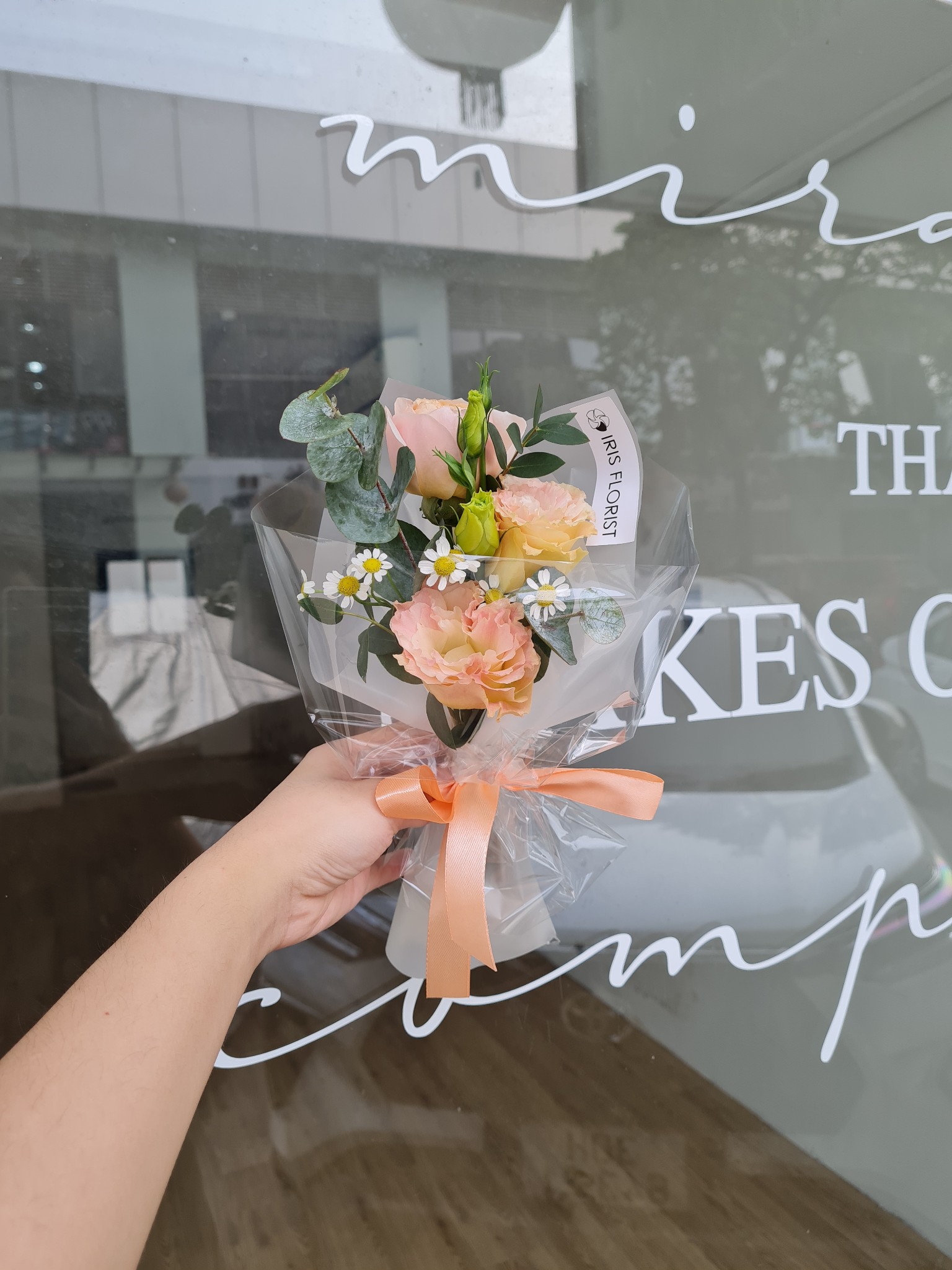 Bó hoa mini hoa lan tường