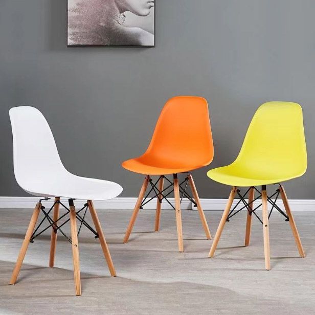 VÌ SAO BÀN GHẾ NHỰA TRỞ THÀNH XU HƯỚNG NỘI THẤT HIỆN ĐẠI?