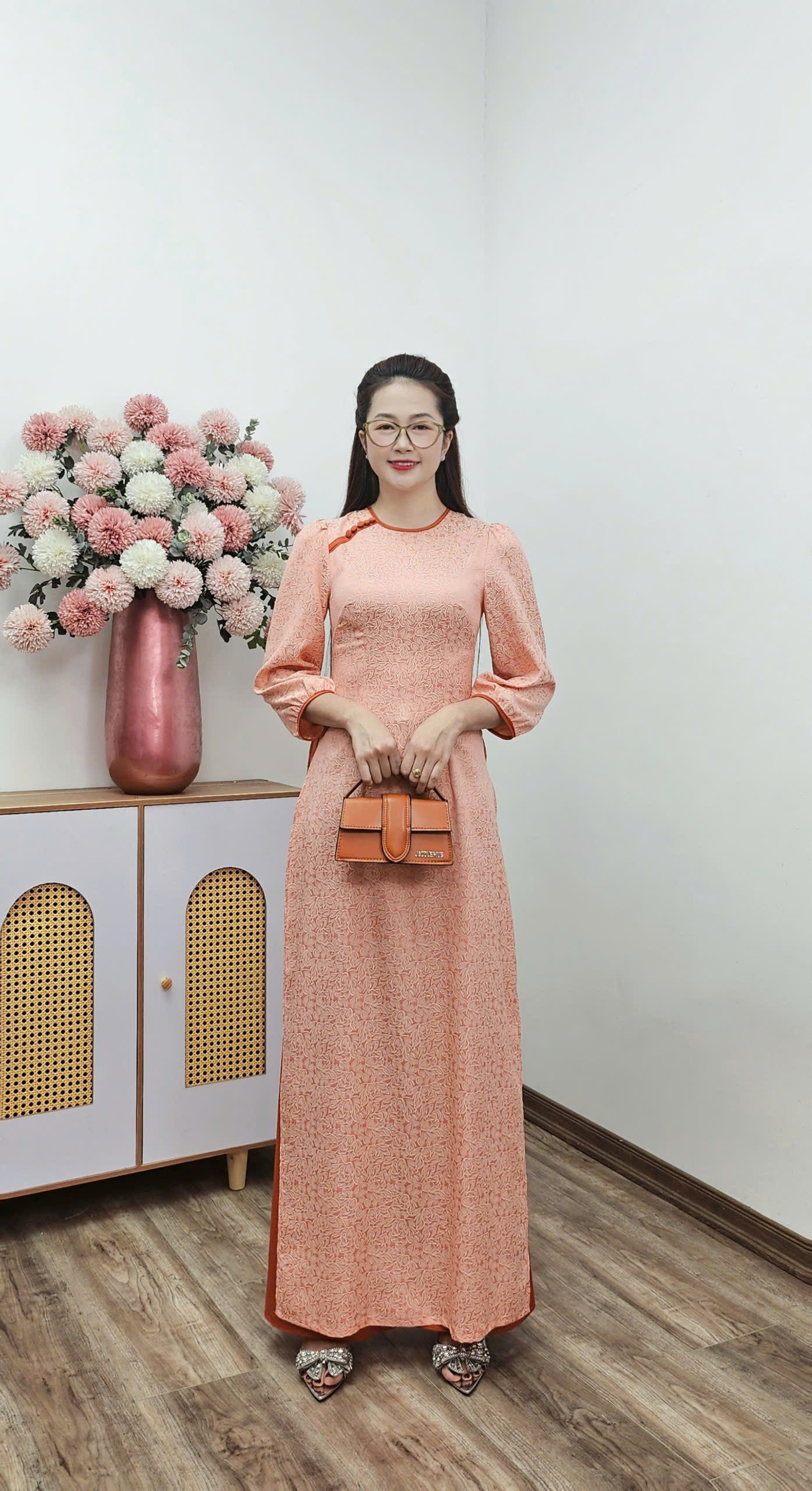 A2876 áo dài khít bồng gấm cam sữa viền nâu_thumbnail_1