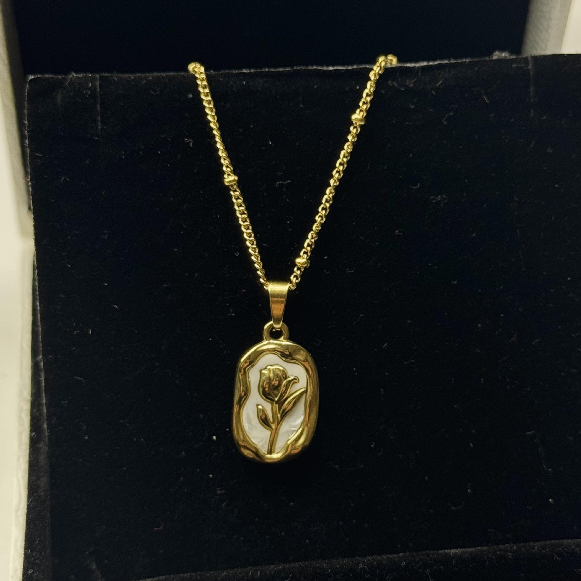 vòng cổ titan vàng charm chữ nhật khắc hoa cổ điển _thumbnail_3