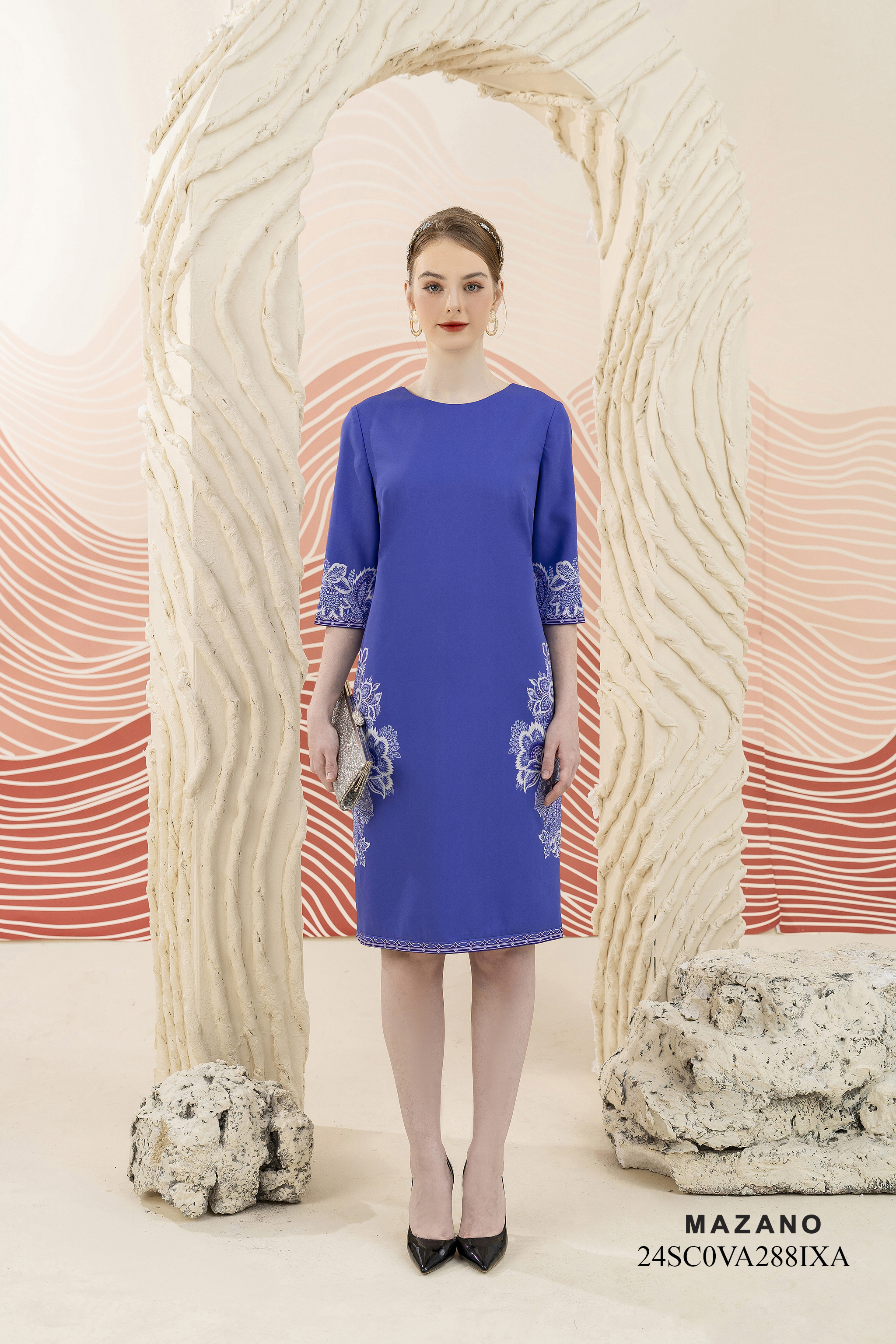 Váy Đầm suông Vải thô chun Hoạ tiết Thổ cẩm cách điệu Cổ tròn Tay lỡ Dài qua gối