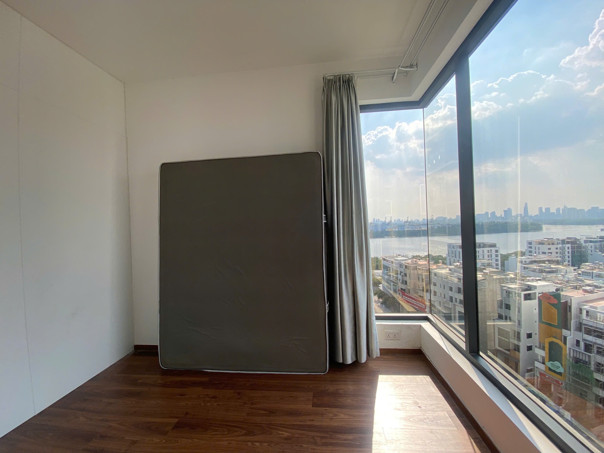 Cần cho thuê căn hộ 3PN View Tây Bắc cực chill – Hướng sông thoáng mát_thumbnail_2