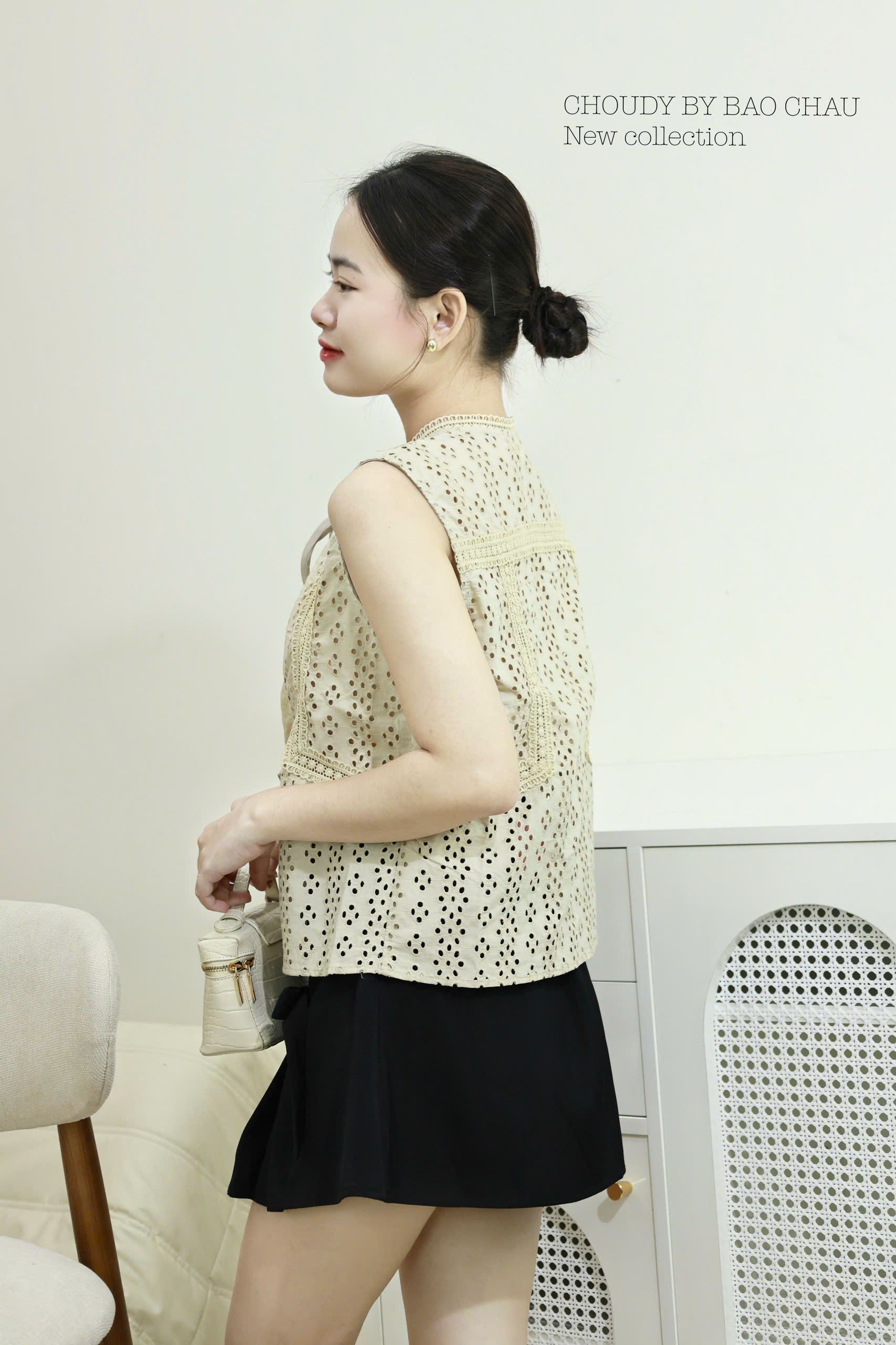 U484 ÁO ĐỤC LỖ 2 MÀU_thumbnail_7