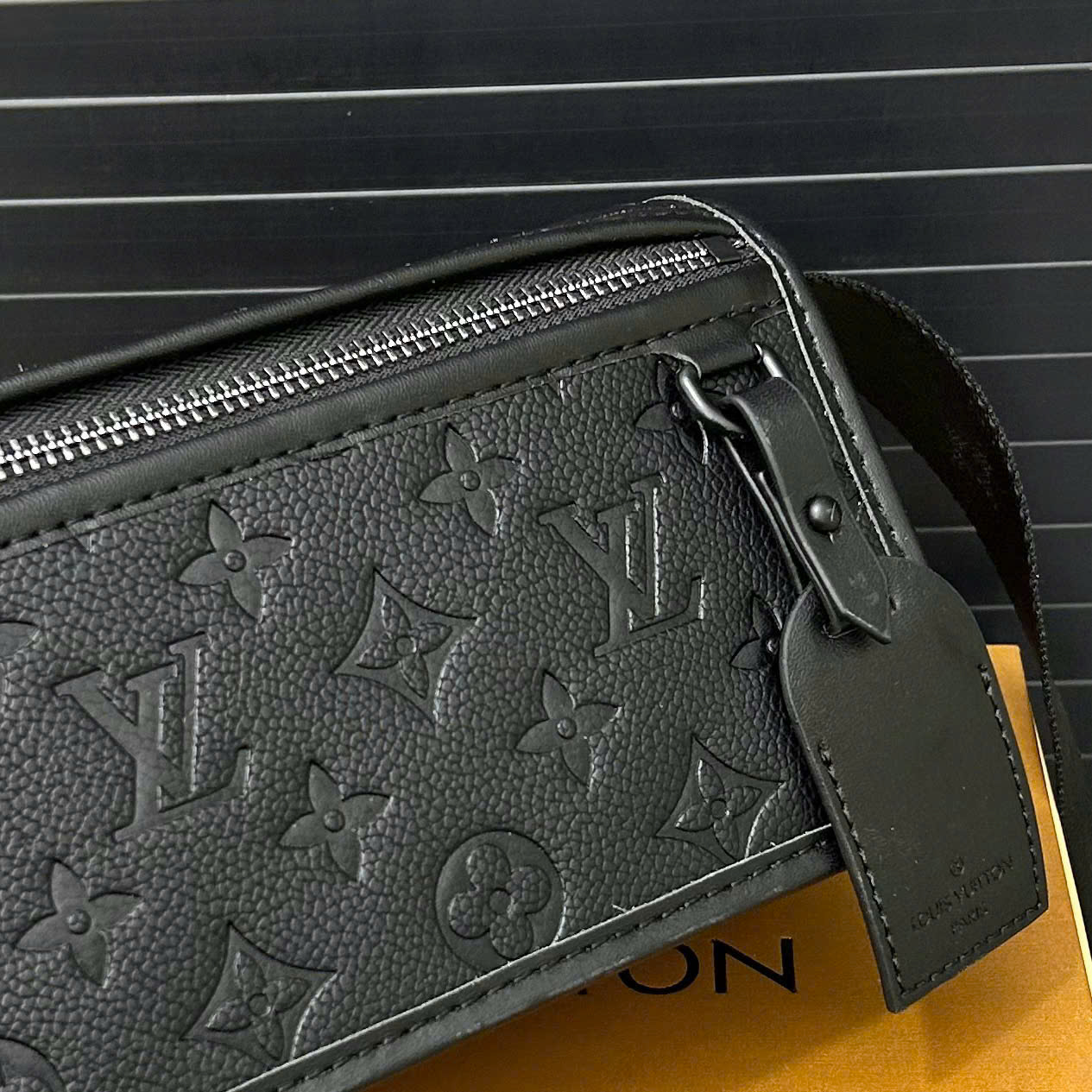 Túi đeo chéo nam LV Bosphore Monogram Eclipse đen chìm_thumbnail_3