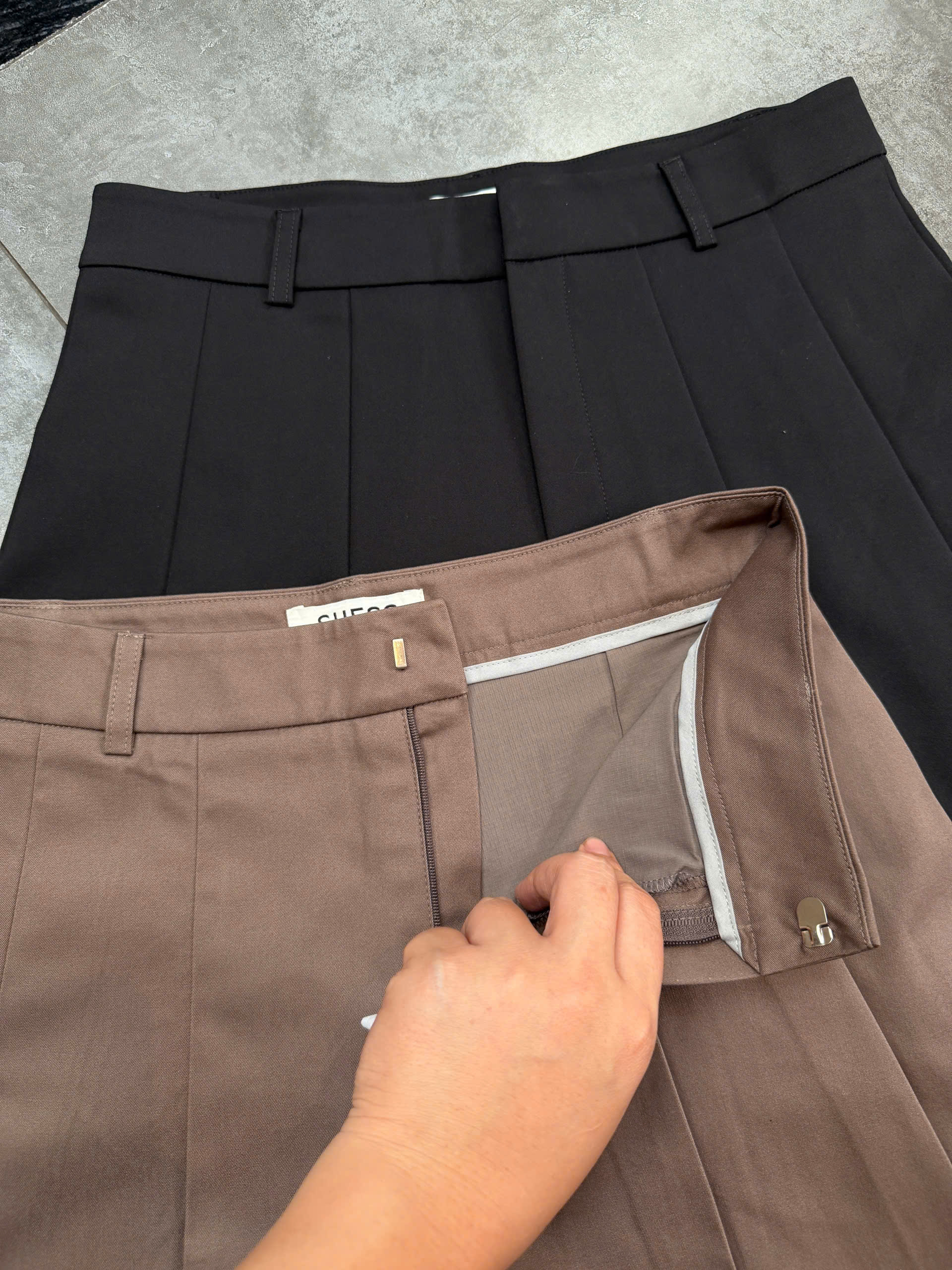 Chân váy xếp ly ( ĐEN )_thumbnail_2