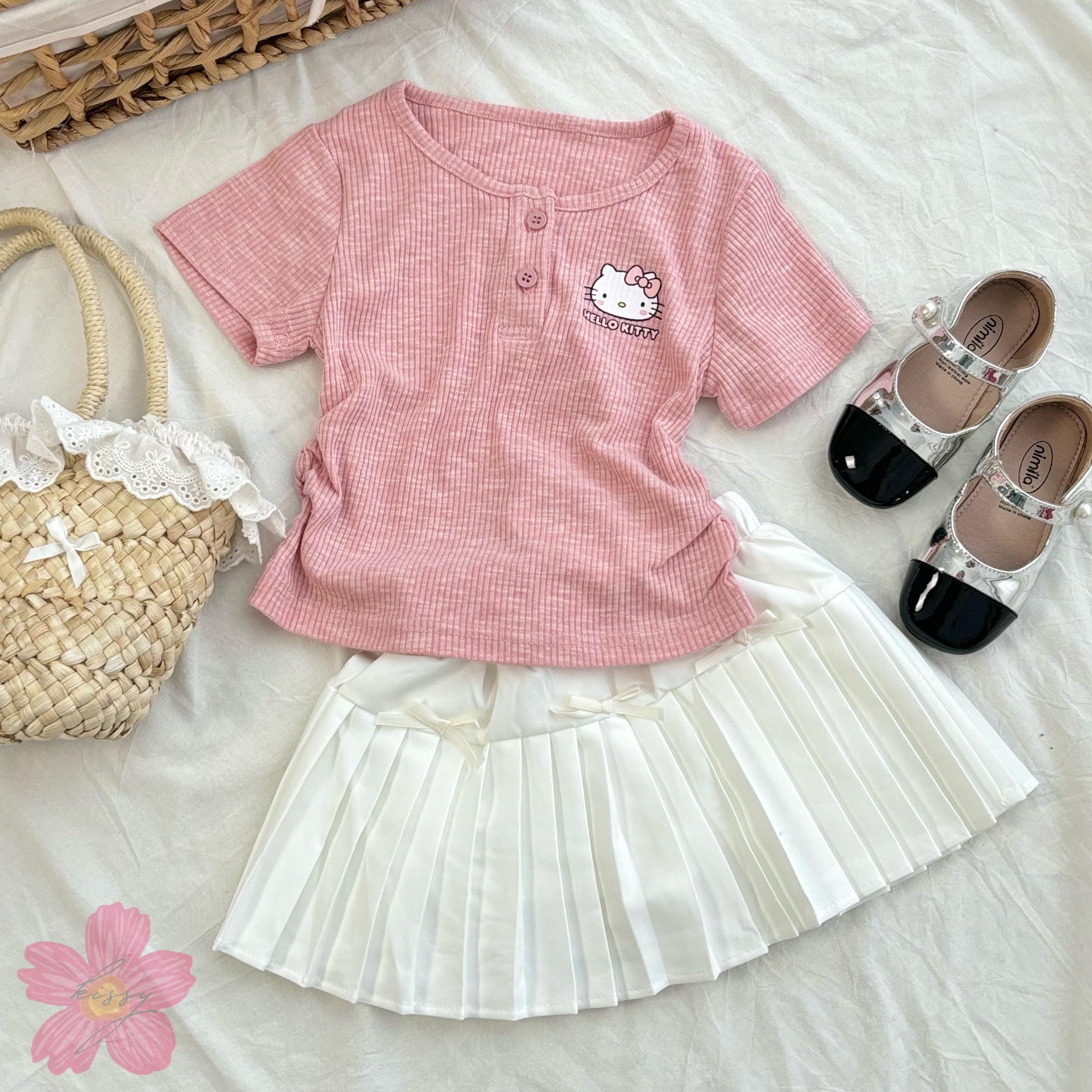 Set Áo Thun Họa Tiết Kitty Và Chân Váy Xếp Ly Phong Cách Tiểu Thư Cho Bé Gái Mẫu Mới Xuân Hè QC 2025