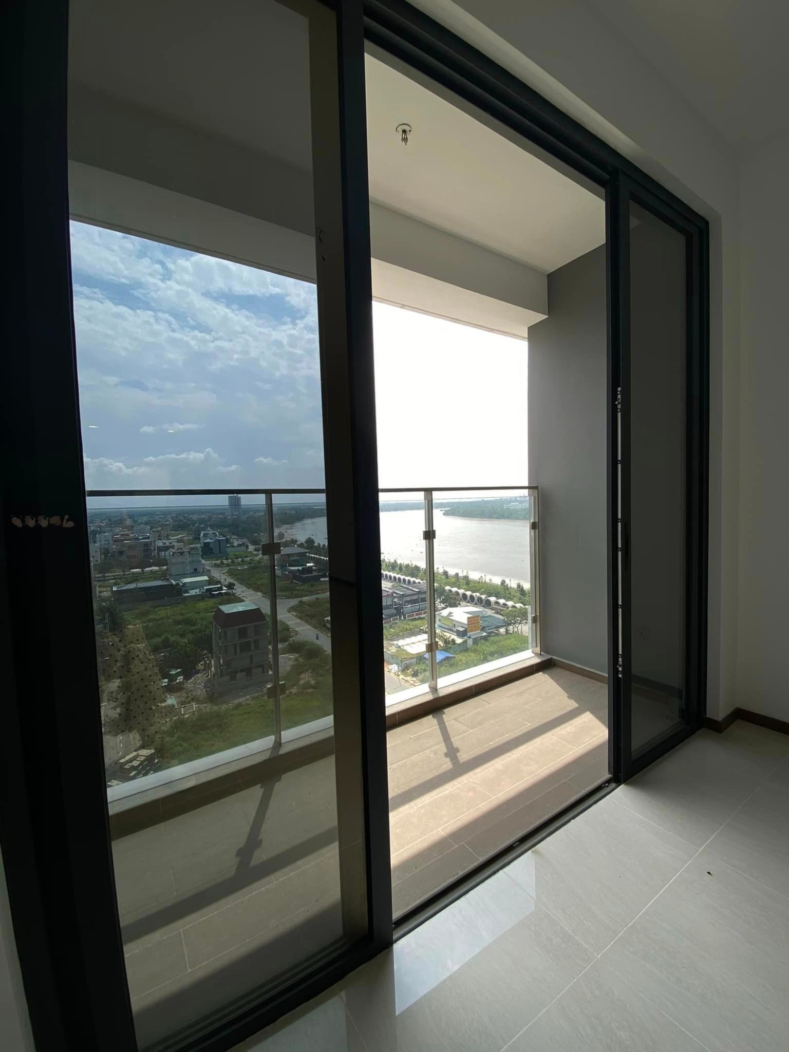Bán căn hộ 2 phòng ngủ One Verandah - View sông SG, ban công Đông Nam, tầng cao - Tháp Soleil gần sông nhất _thumbnail_6
