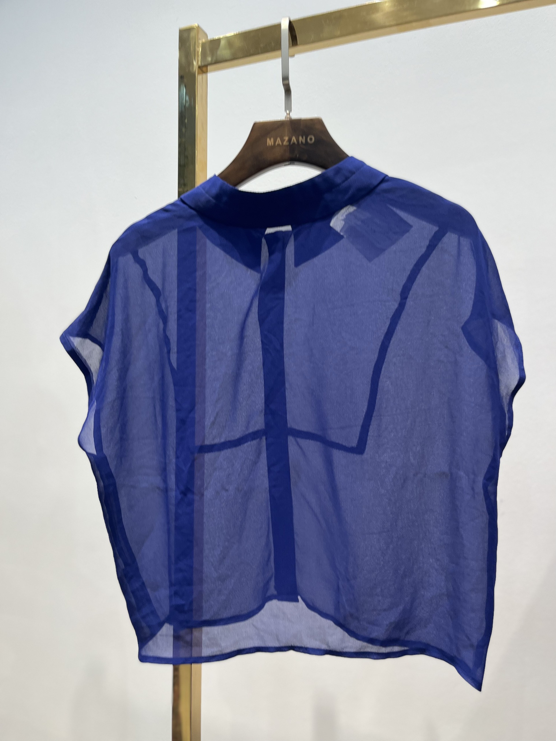 Áo sơ mi xanh sát tay