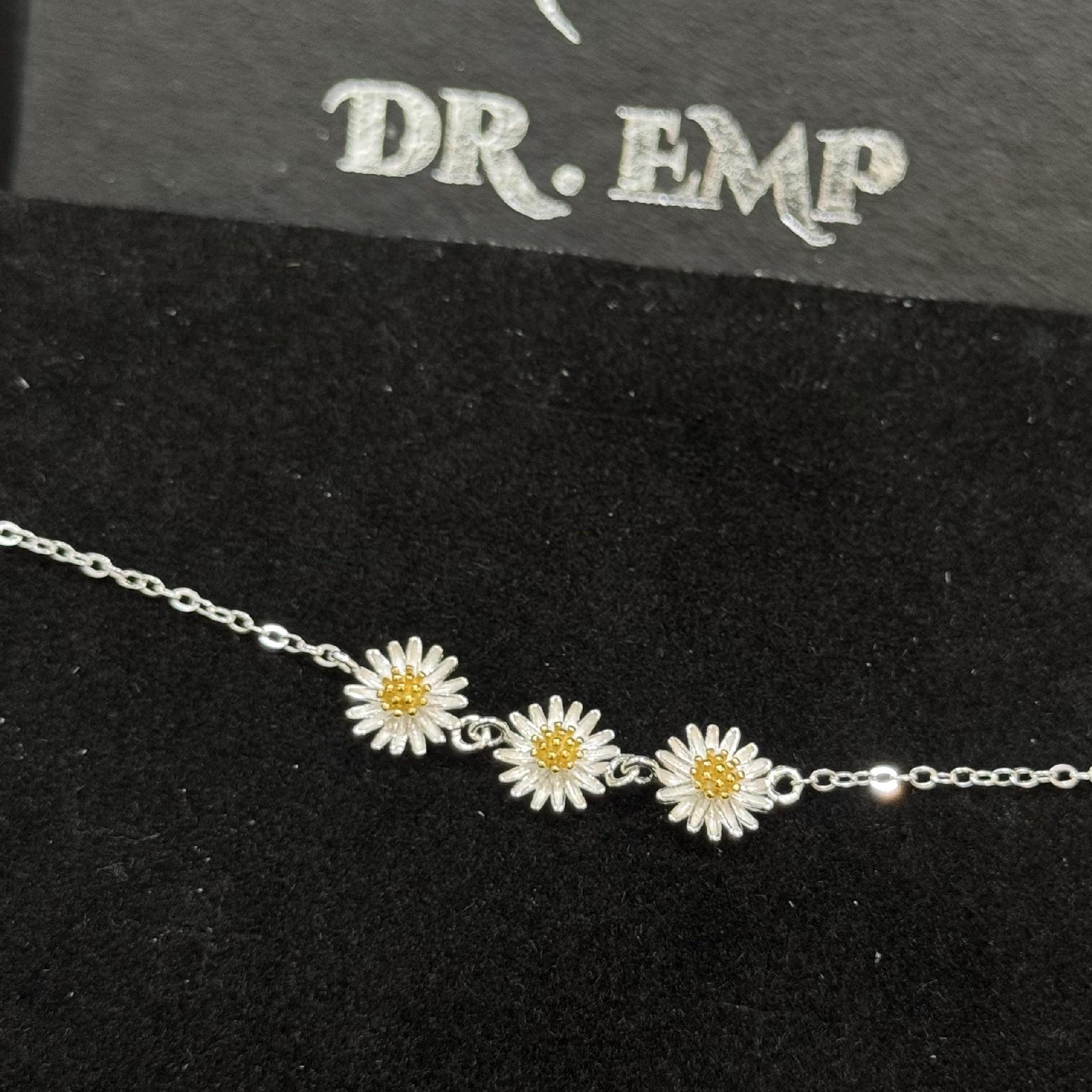 vòng tay bạc xi kim ba bông cúc trắng nhuỵ vàng