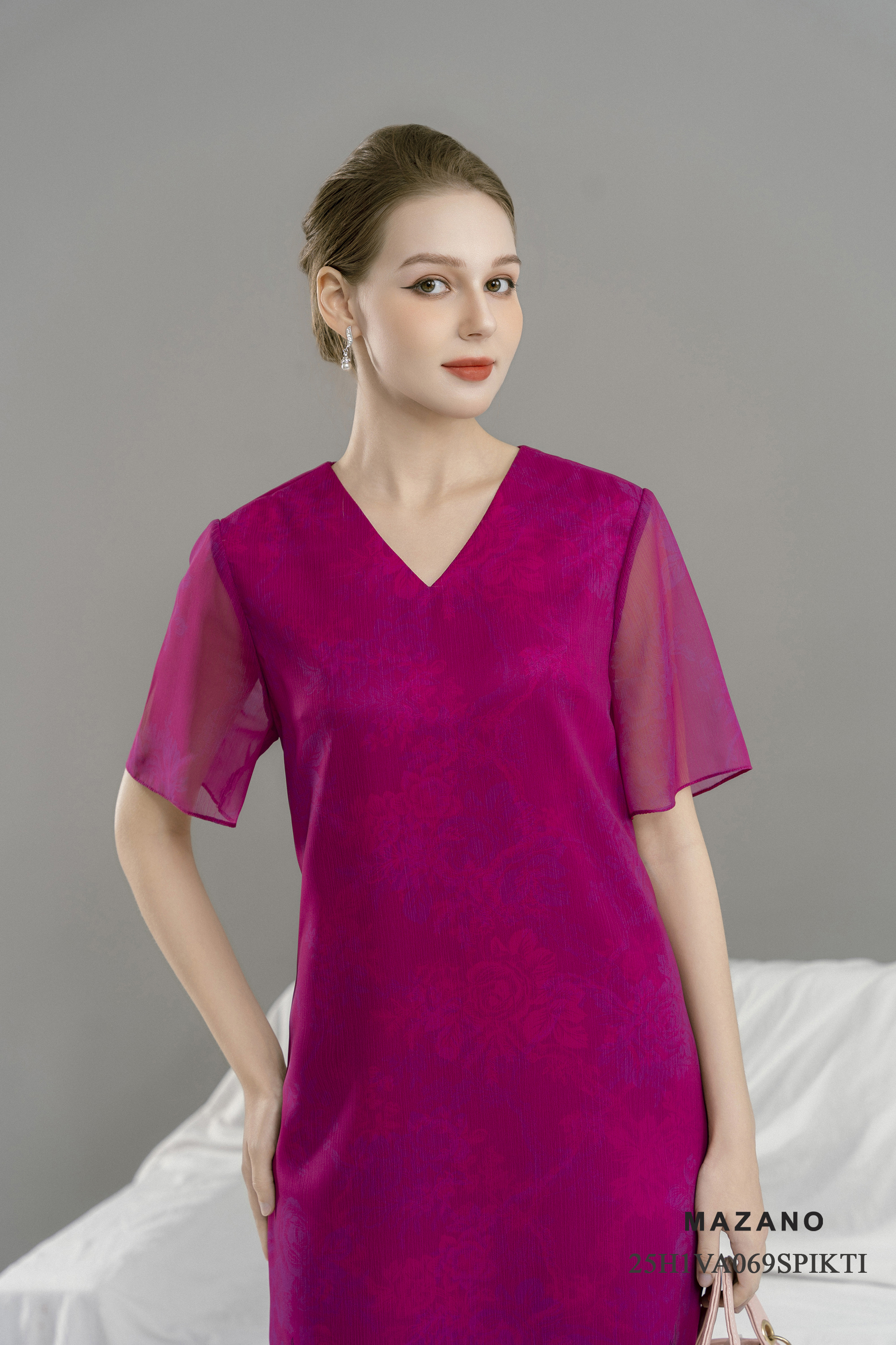 Váy Đầm Suông Vải voan xước Hoạ tiết hoa hồng cách điệu Cổ V Tay ngắn Dài ngang bắp chân_thumbnail_5