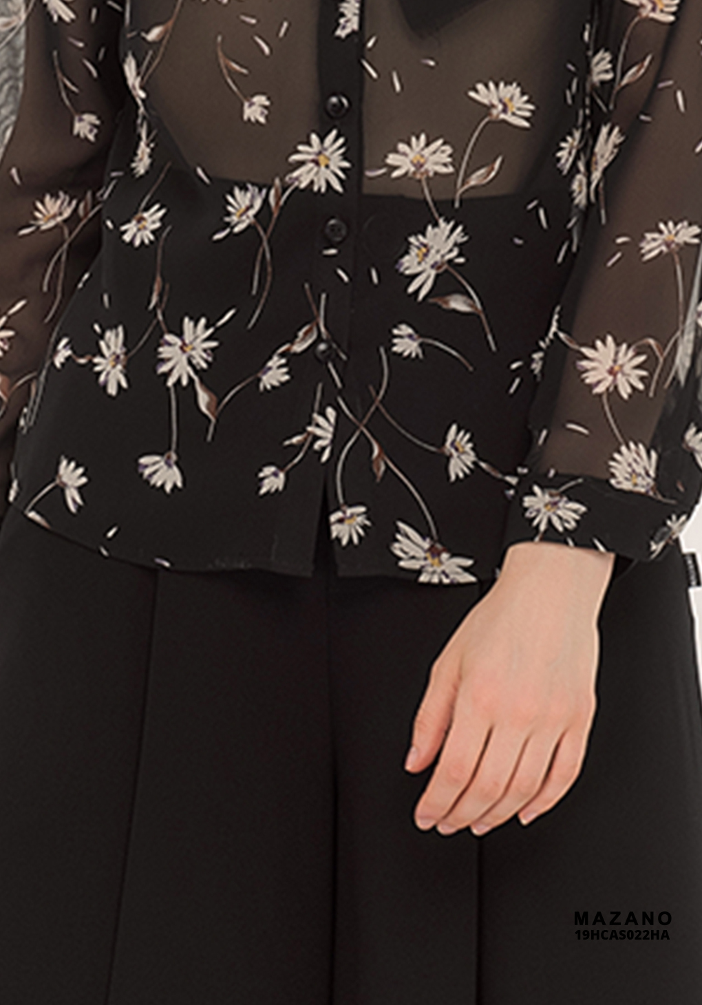 Áo sơ mi đen họa tiết hoa trắng